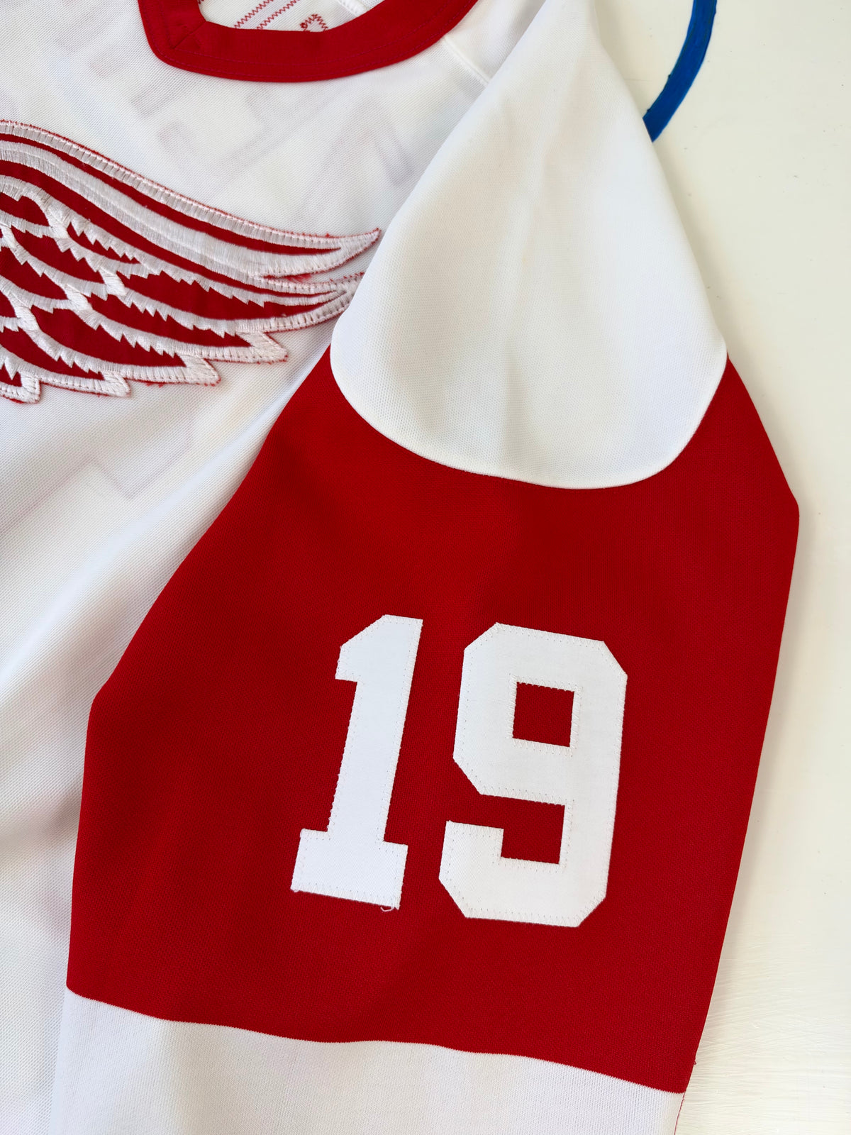 Detroit Red Wings Steve Yzerman 1984-1985 NHL Hockey Jersey (48/Large)