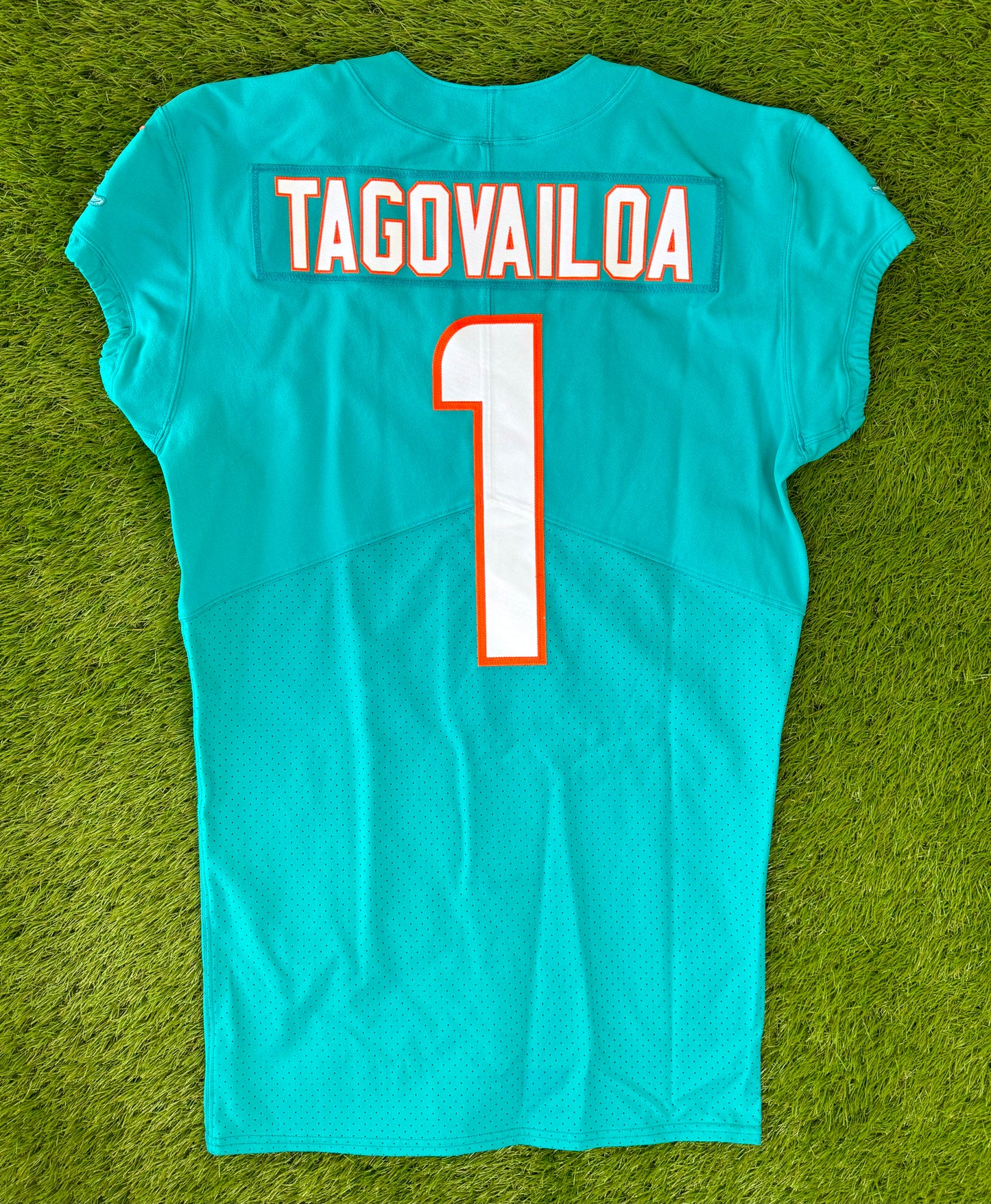 Miami Dolphins Tua Tagovailoa 2022 NFL Football Jersey (46/Large)