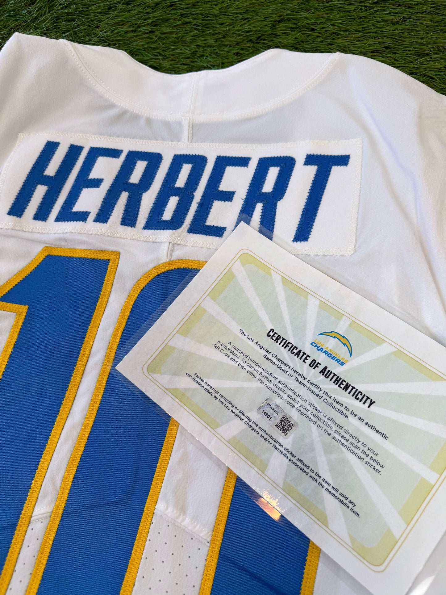 LA Chargers 2022 Justin Herbert NFL Football Jersey (40/Medium)