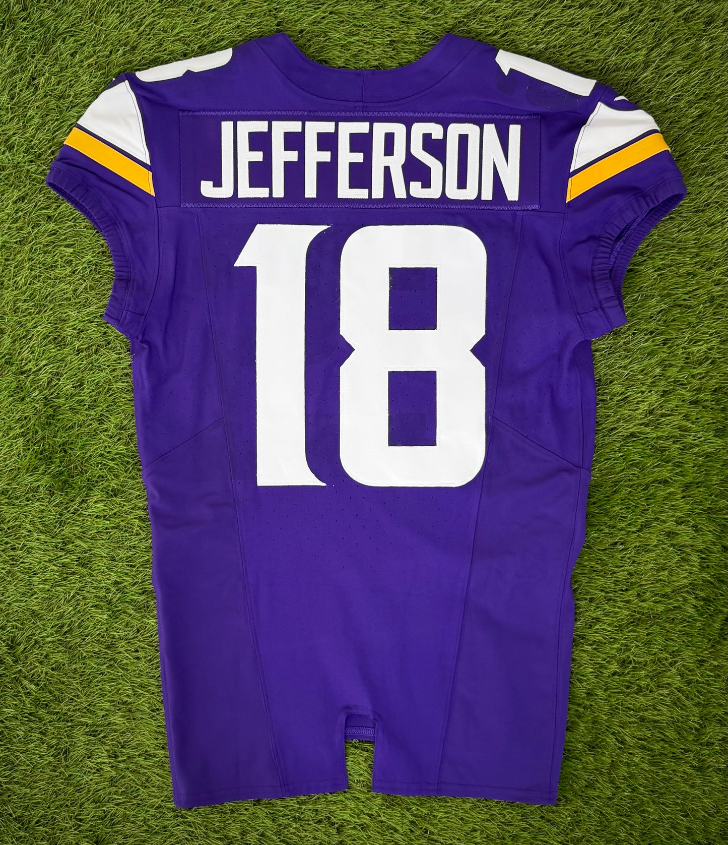 Minnesota Vikings Justin Jefferson 2023 NFL Football Jersey (40/Medium)