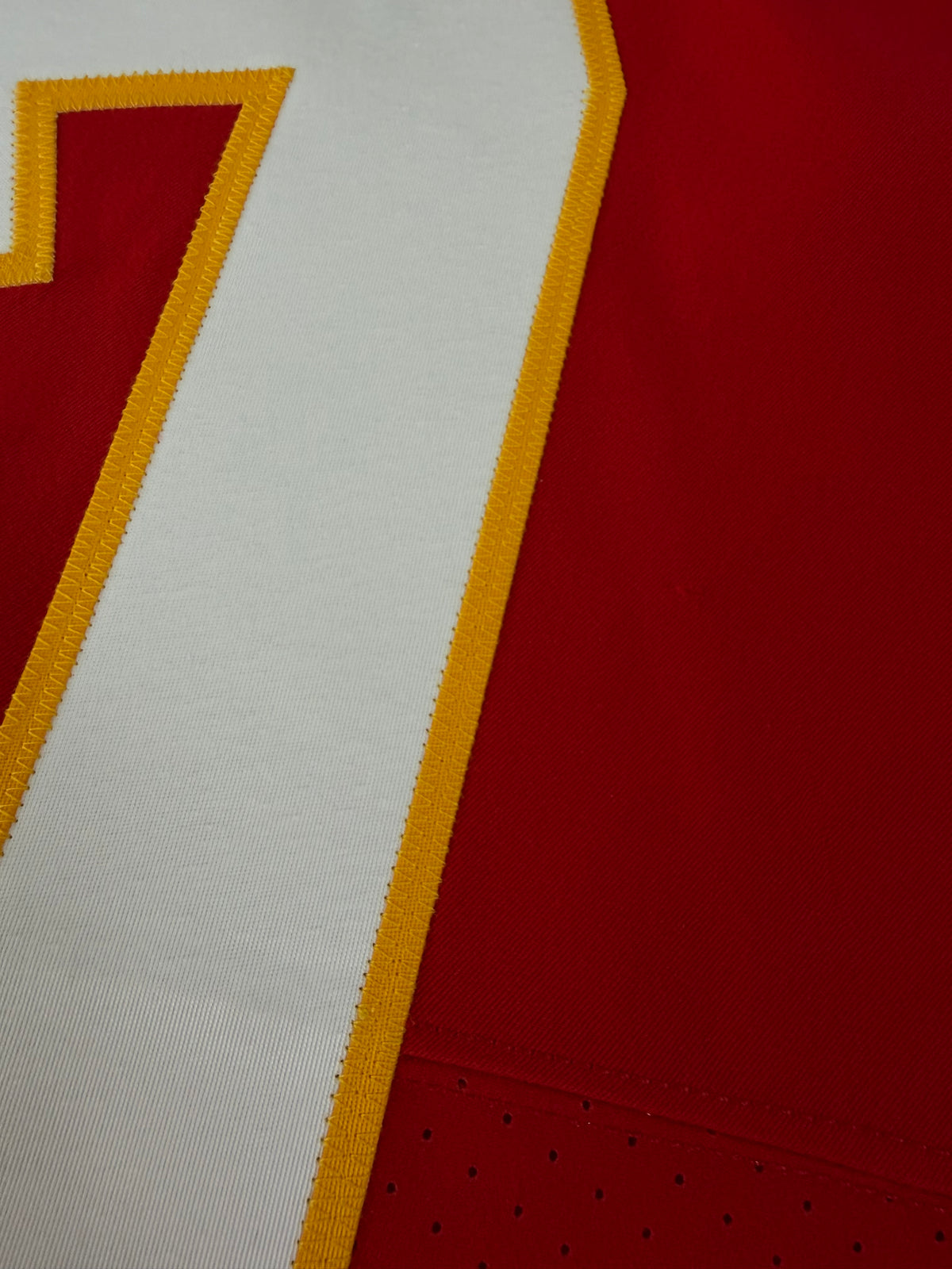Kansas City Chiefs Travis Kelce 2021 NFL Football Jersey (42/Medium)