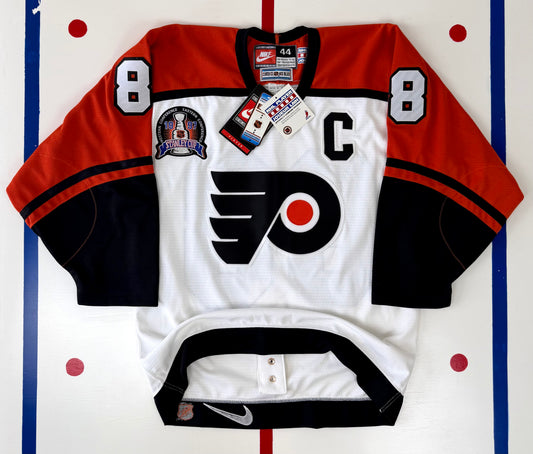 Philadelphia Flyers Eric Lindros Autographed 1997 Stanley Cup Finals NHL Hockey Jersey (44/Medium)