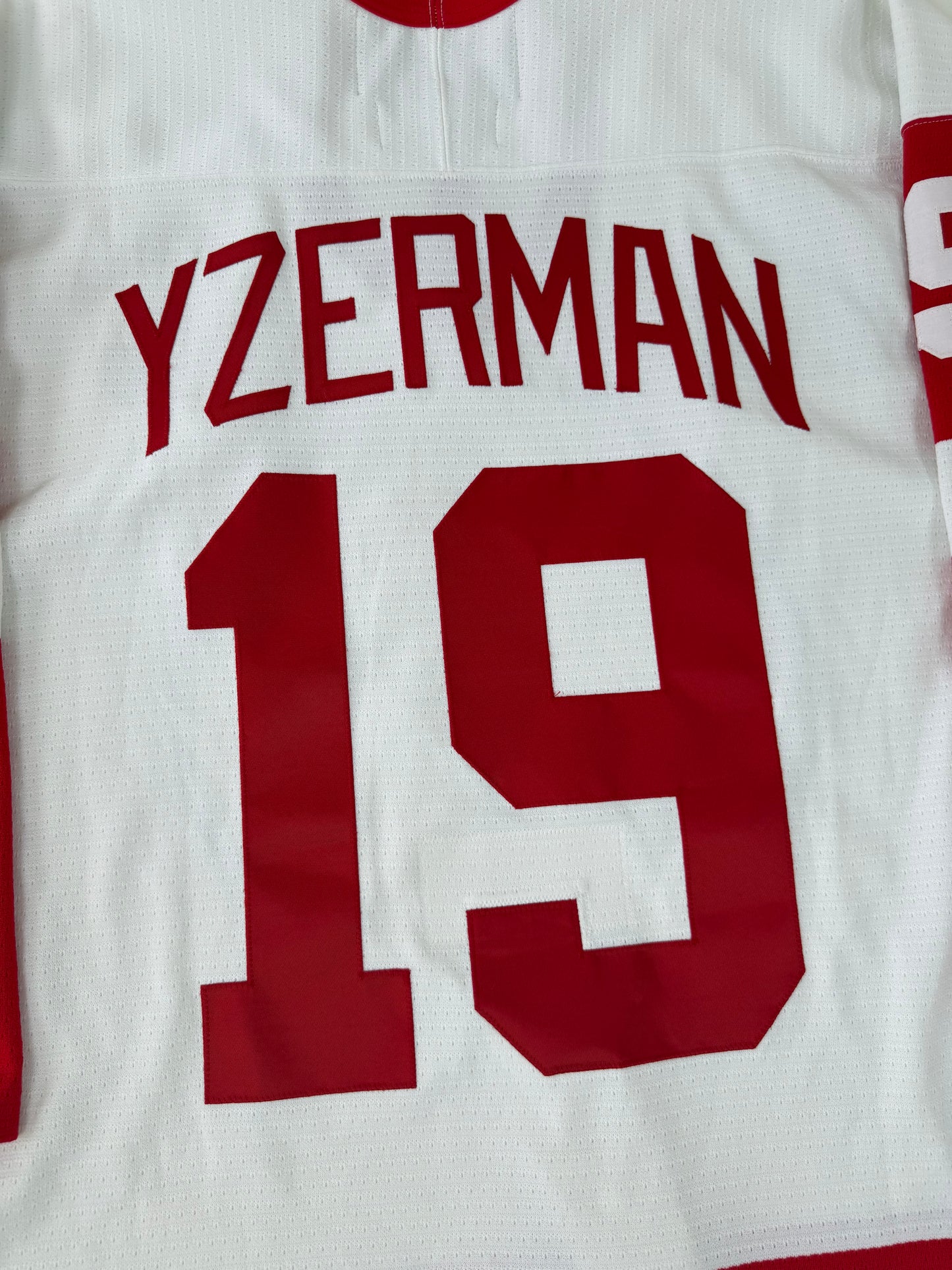 Detroit Red Wings Steve Yzerman 1997 Stanley Cup Finals NHL Hockey Jersey (48/Medium)