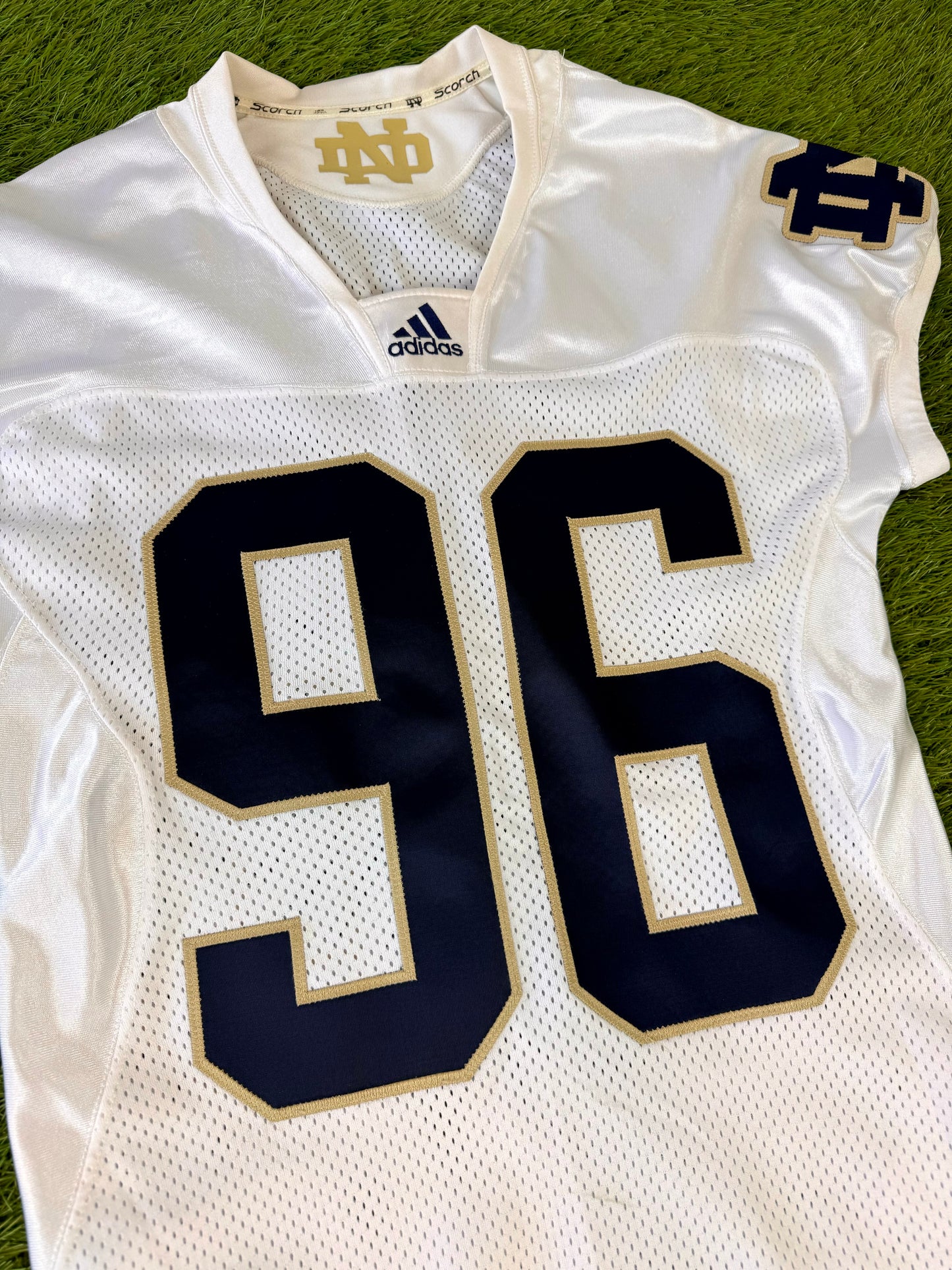 Notre Dame Fighting Irish 2010-2011 Kona Schwenke Game Worn College Football Jersey (42/Medium)