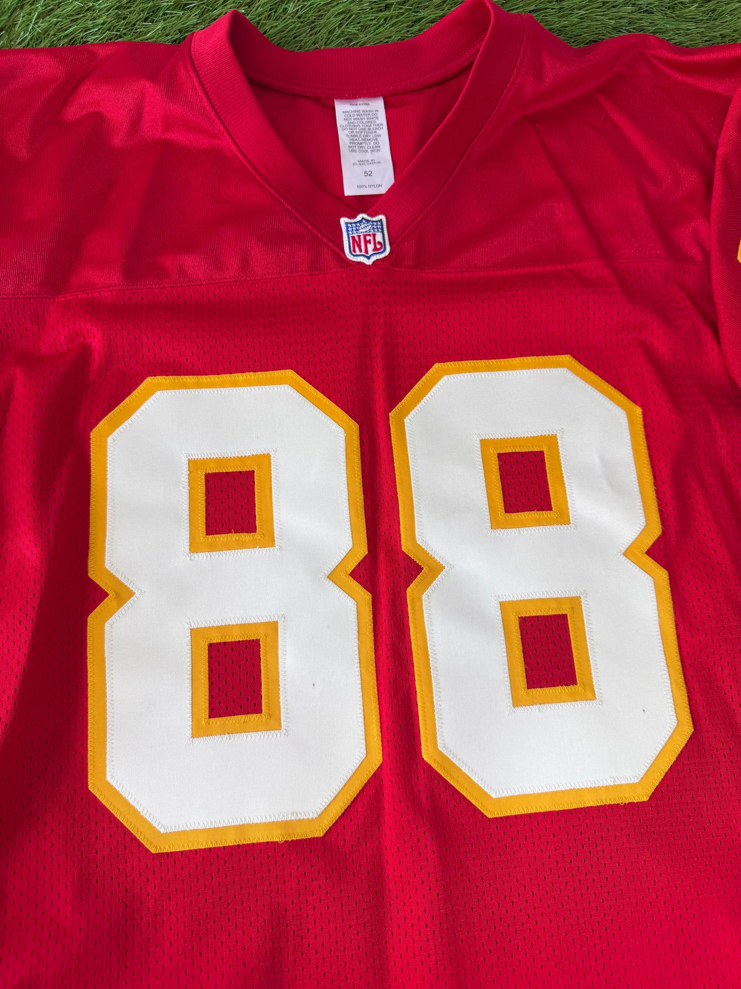 Kansas City Chiefs Tony Gonzalez Autographed 2000 NFL Football Jersey (52/XXL)