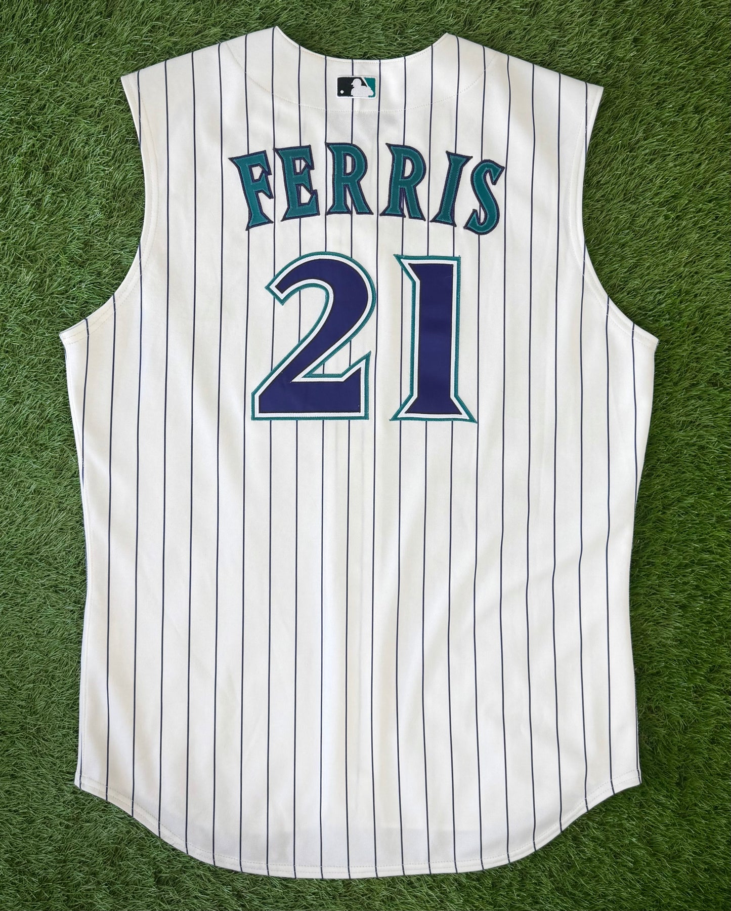 Arizona Diamondbacks 2004 Game Issued MLB Baseball Jersey, Cap, Pants, and Belt (48/XL)