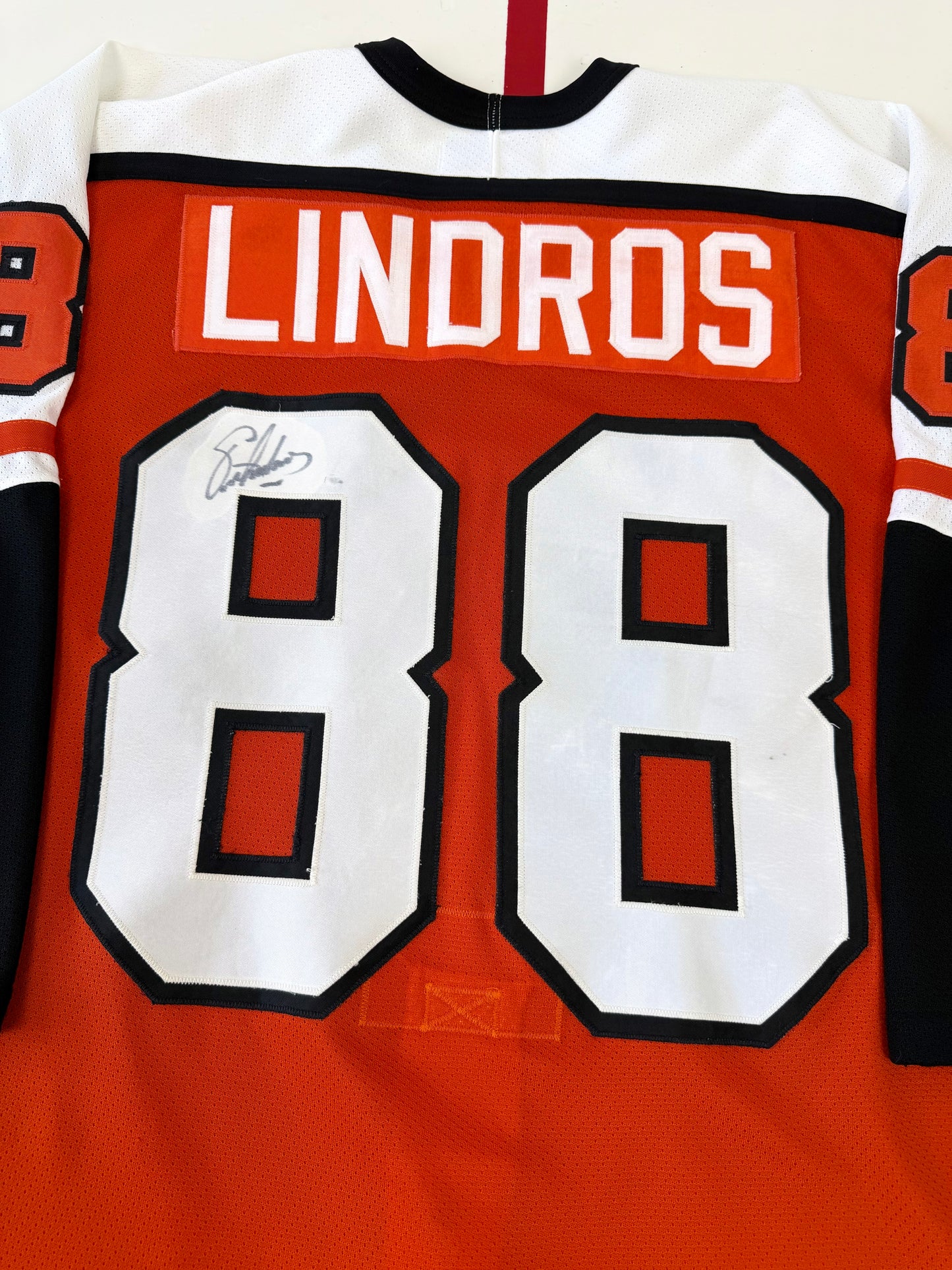 Philadelphia Flyers Eric Lindros 1994-1996 Signed NHL Hockey Jersey (44/Medium)
