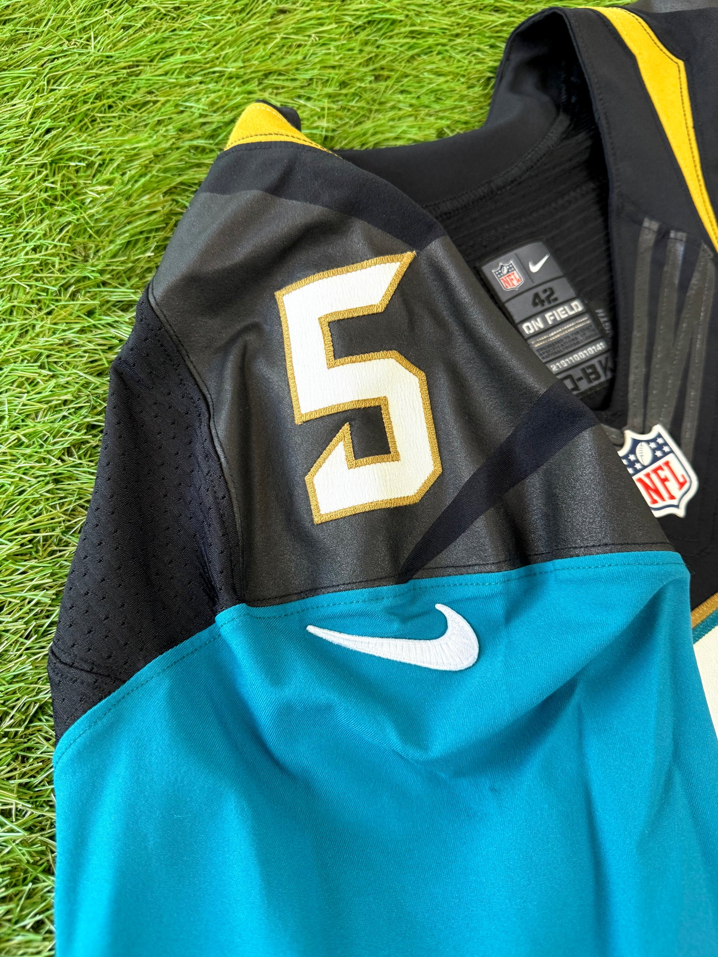 Jacksonville Jaguars Blake Bortles 2014-2016 NFL Football Jersey (42/Medium)