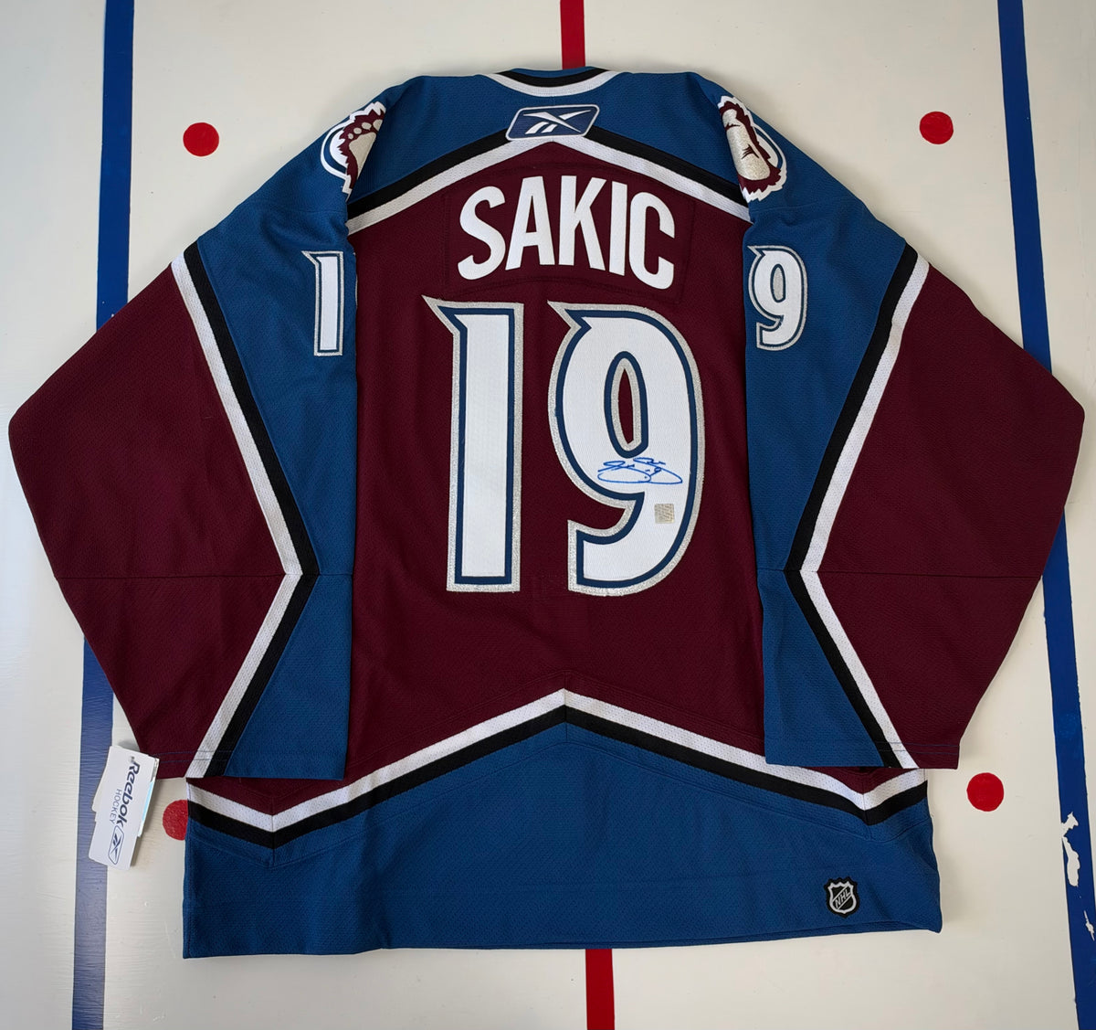 Colorado Avalanche Joe Sakic 2005-2006 Signed NHL Hockey Jersey (56/XXL)