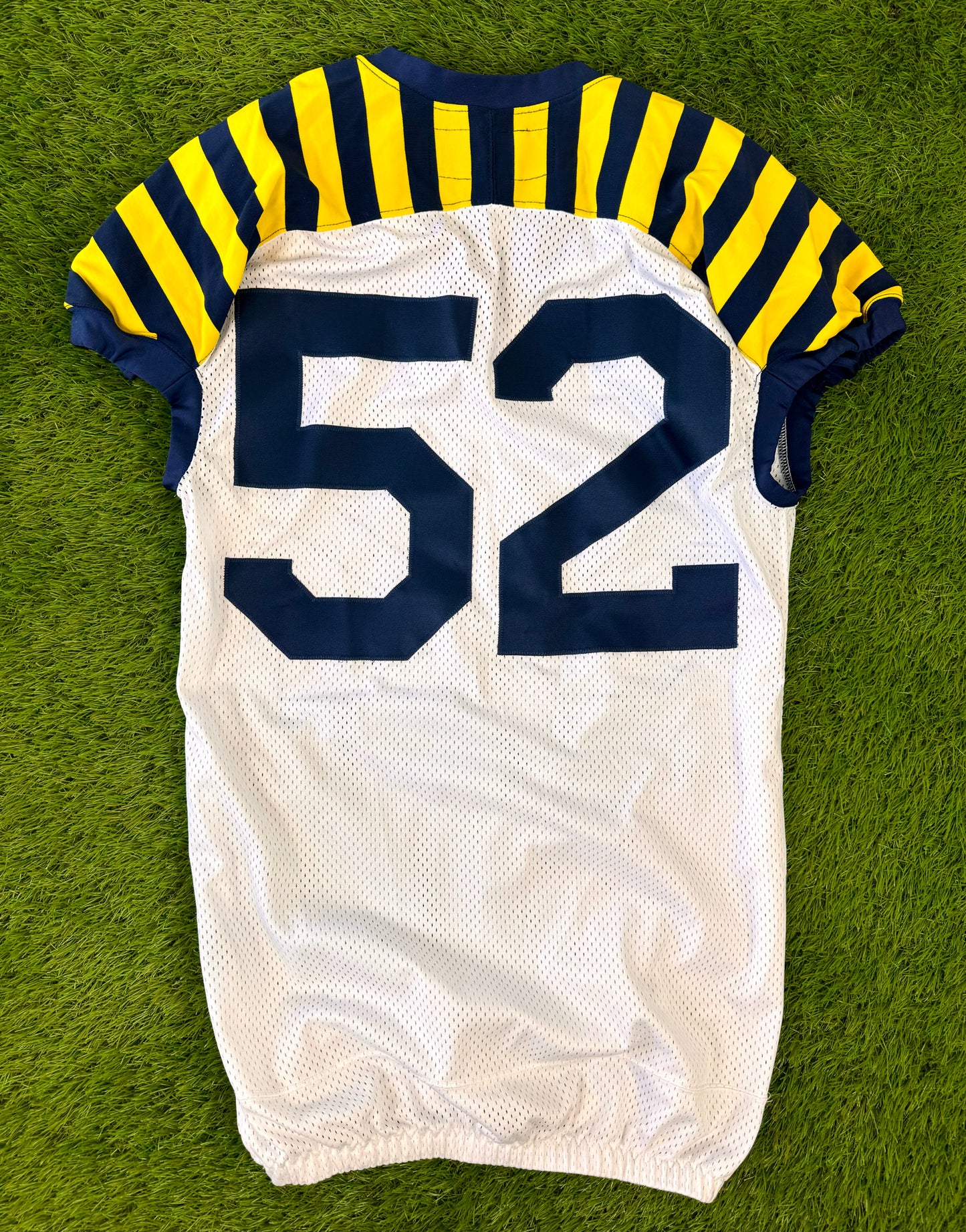 Michigan Wolverines Joey Burzynski 2011 Game Worn College Football Jersey (44/Large)