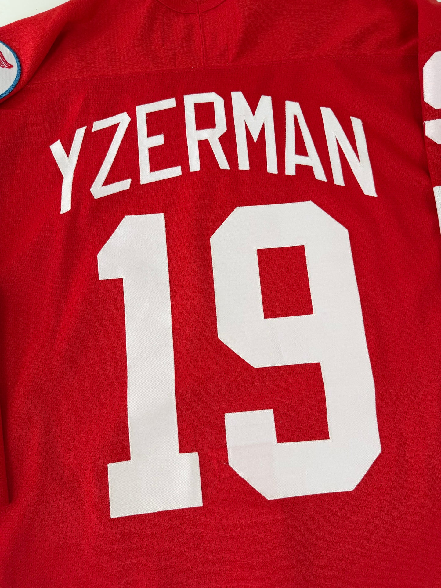Detroit Red Wings Steve Yzerman 1998 Stanley Cup Finals NHL Hockey Jersey (48/Large)