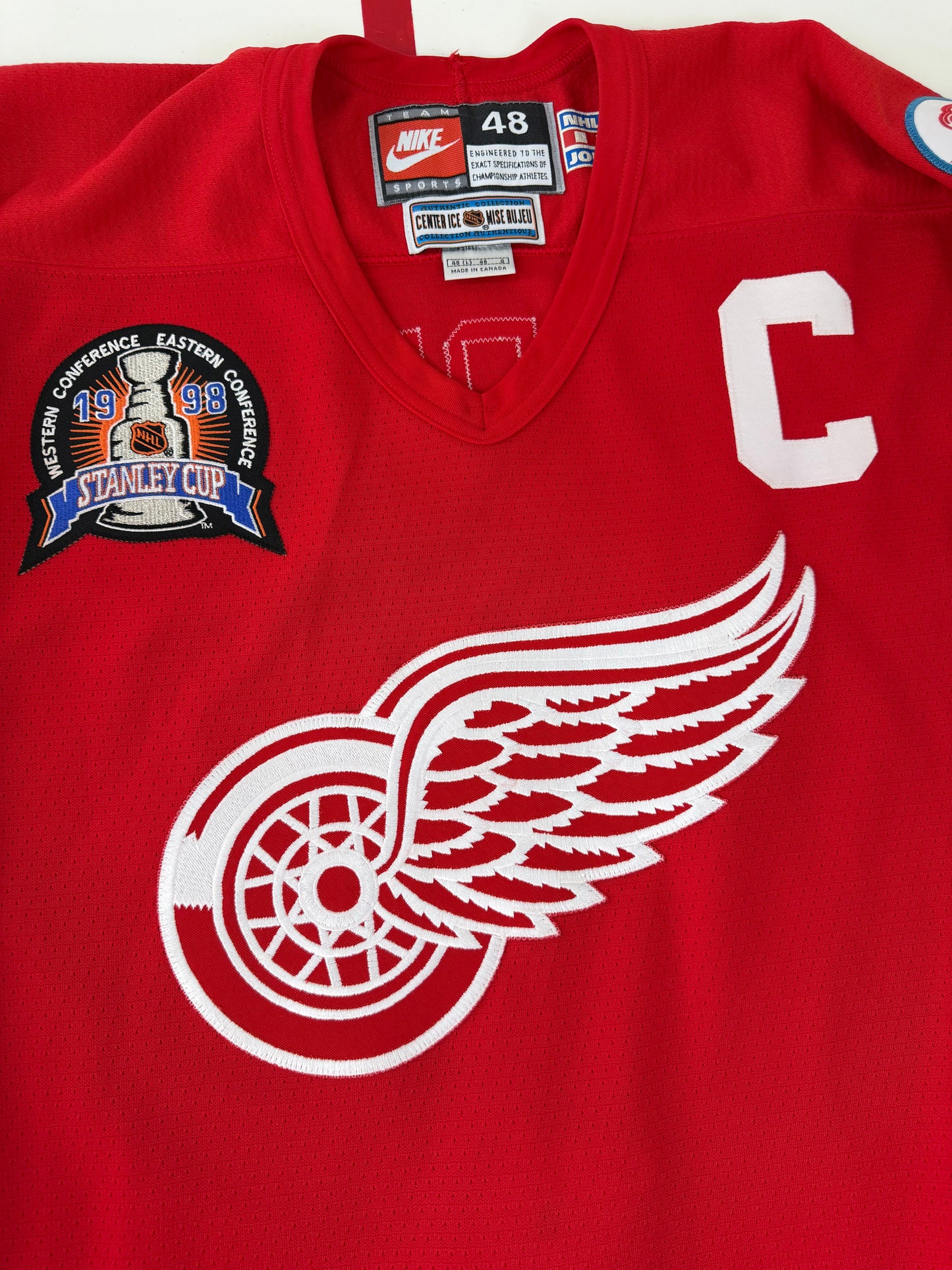 Detroit Red Wings Steve Yzerman 1998 Stanley Cup Finals NHL Hockey Jersey (48/Large)