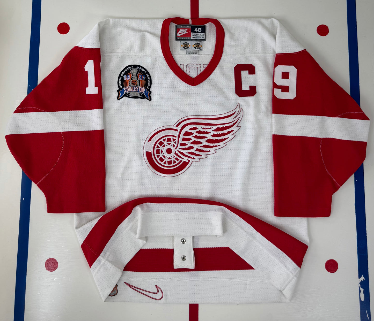 Detroit Red Wings Steve Yzerman 1997 Stanley Cup Finals NHL Hockey Jersey (48/Medium)