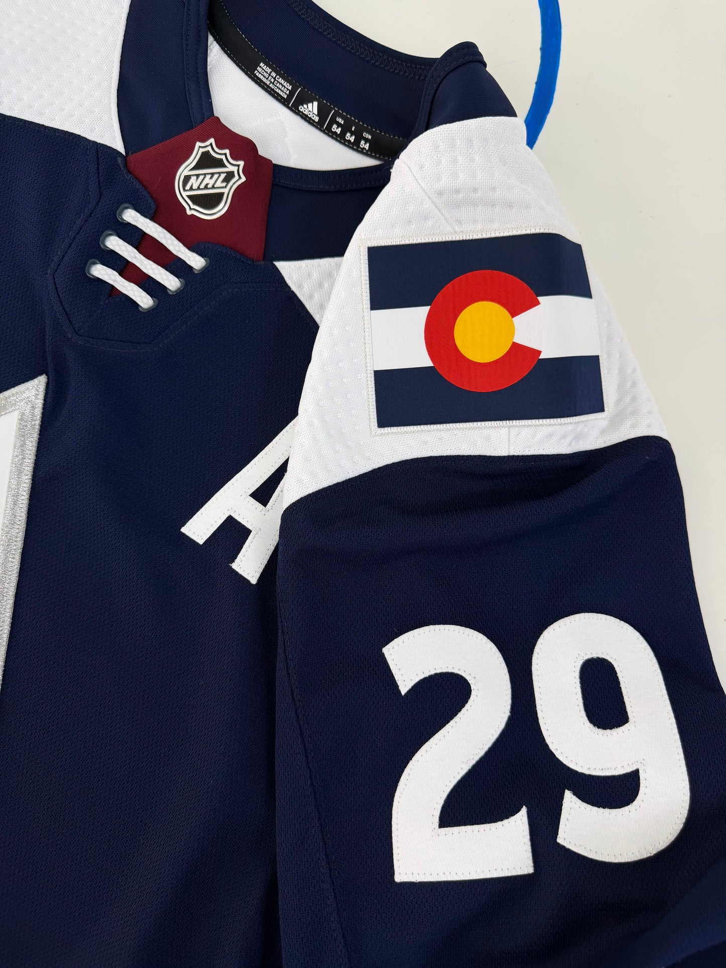 Colorado Avalanche Nathan MacKinnon 2018-2021 Alternate NHL Hockey Jersey (54/XL)