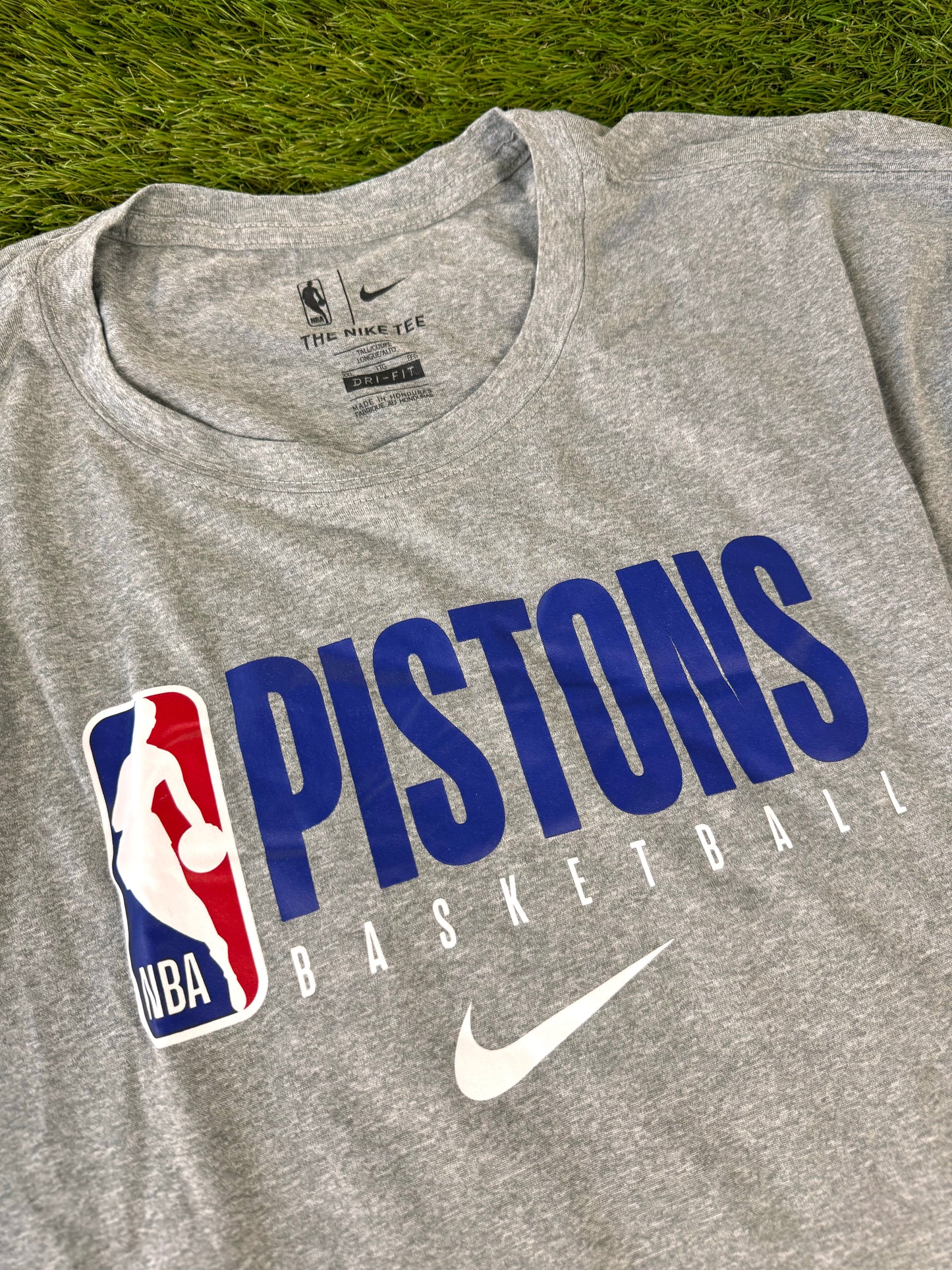 Detroit Pistons Team Issued Warmup Long Sleeved Shirt (XXL)