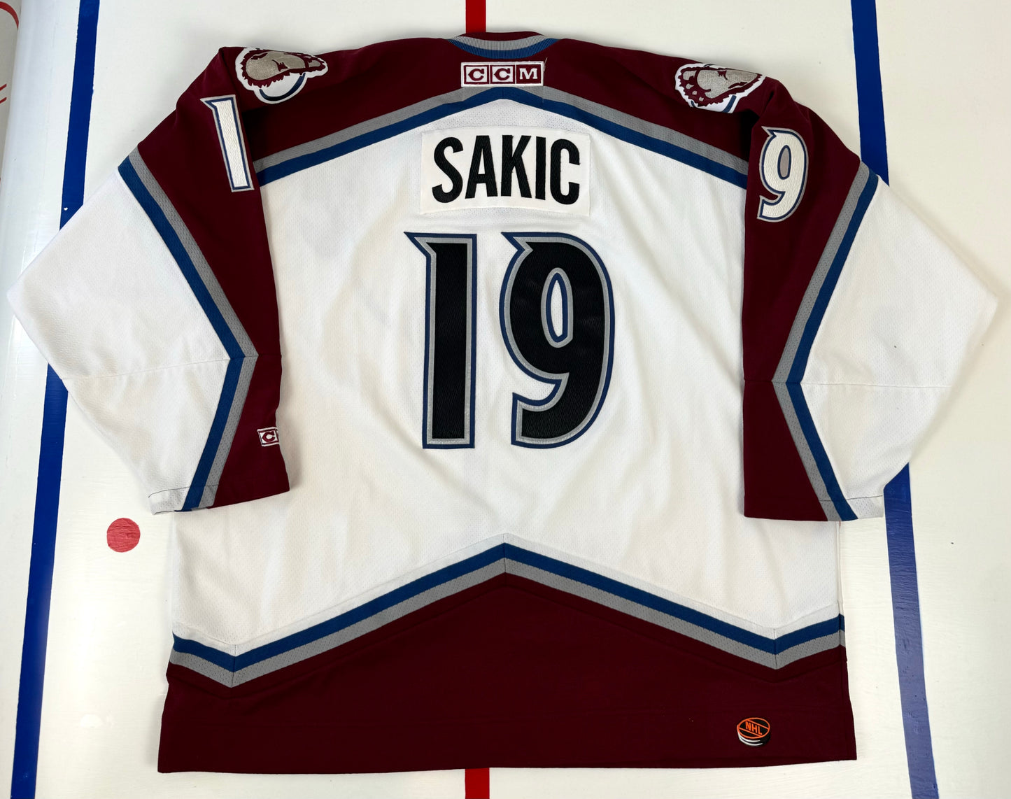 Colorado Avalanche 2000-2004 Joe Sakic Hockey Jersey (XXL)