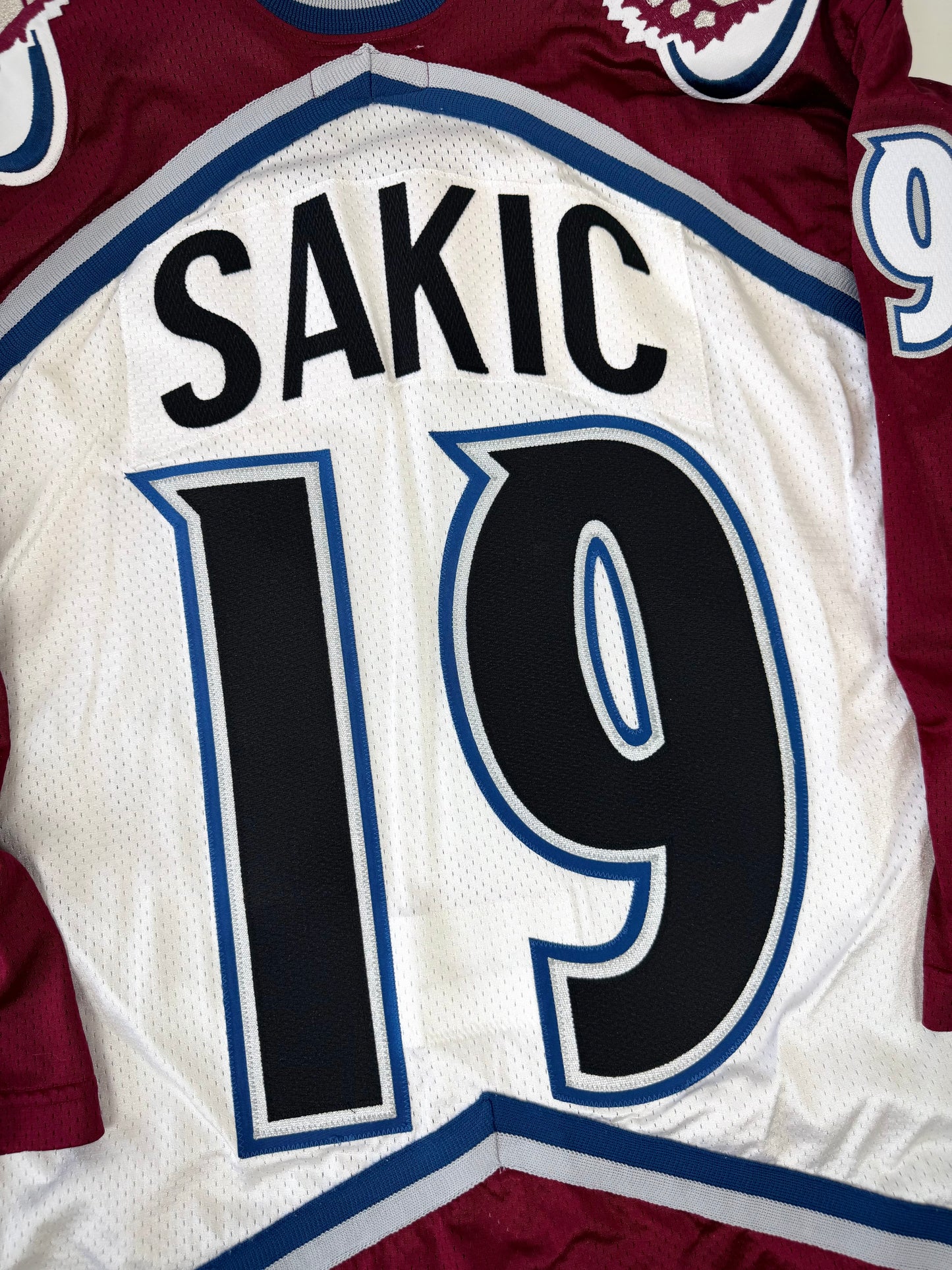 Colorado Avalanche Joe Sakic 1996 Stanley Cup Finals NHL Hockey Jersey (46/Medium)