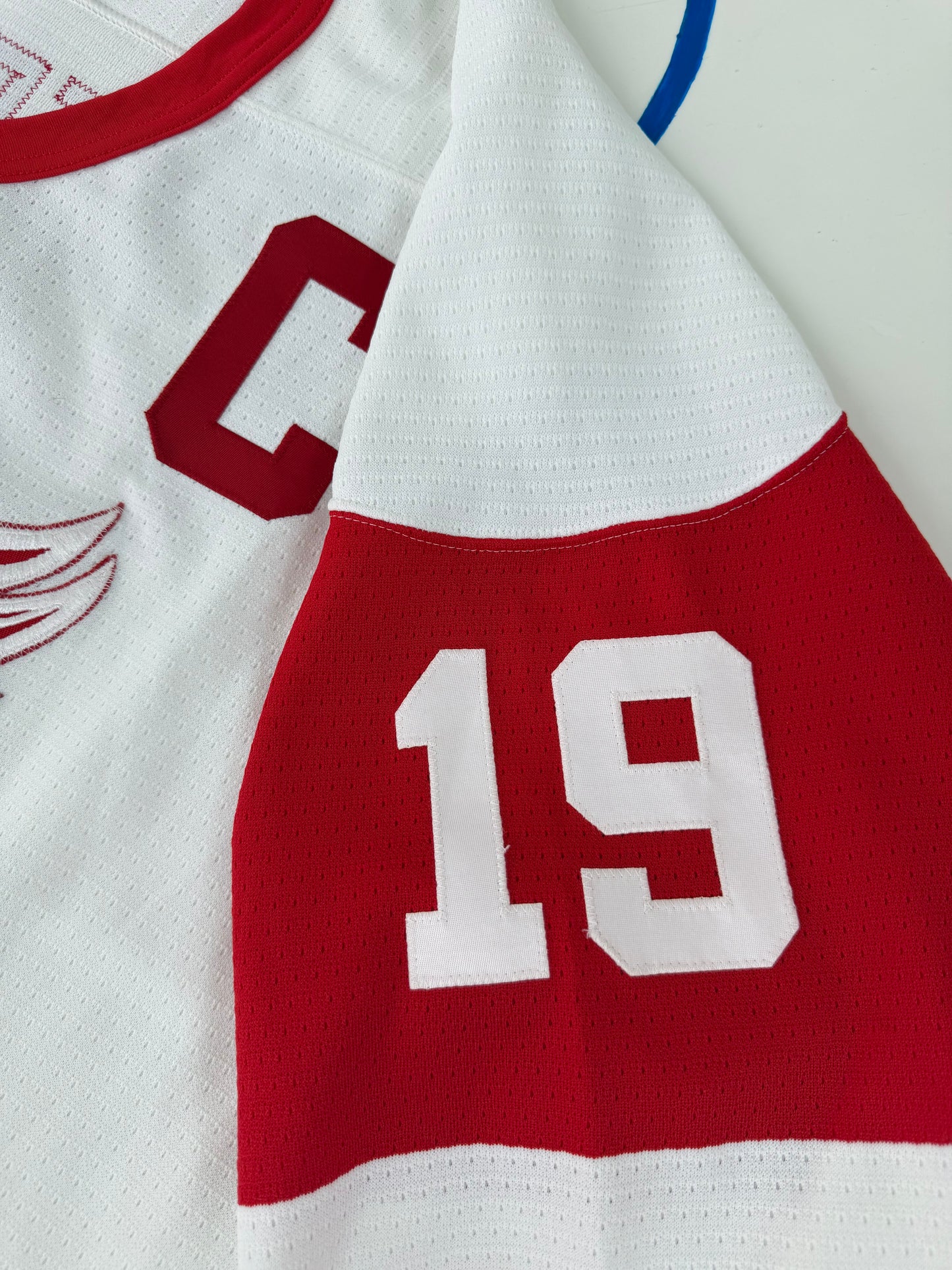 Detroit Red Wings Steve Yzerman 1997 Stanley Cup Finals NHL Hockey Jersey (48/Medium)