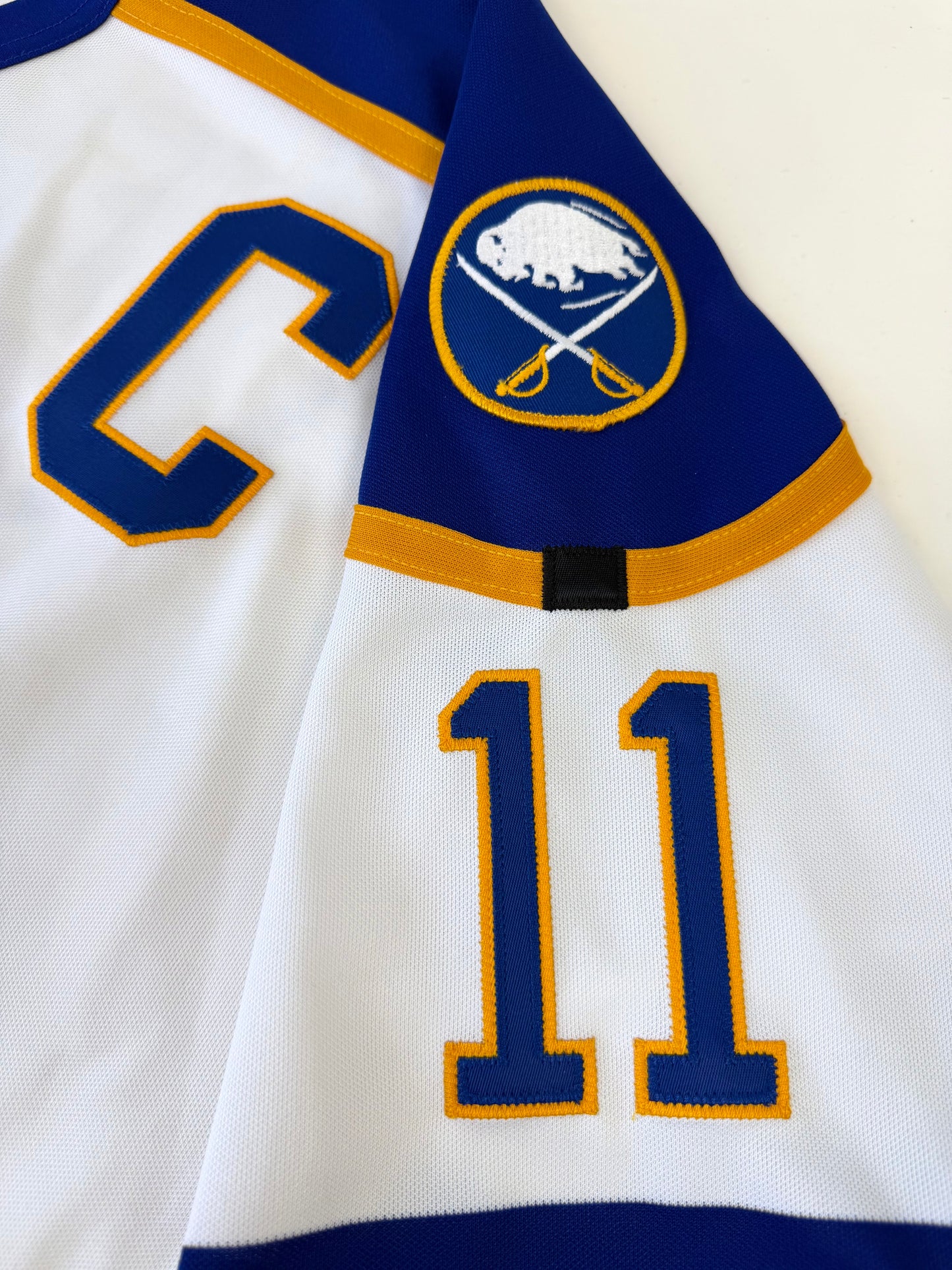 Buffalo Sabres Gilbert Perreault 1984-1985 NHL Hockey Jersey (52/XL)