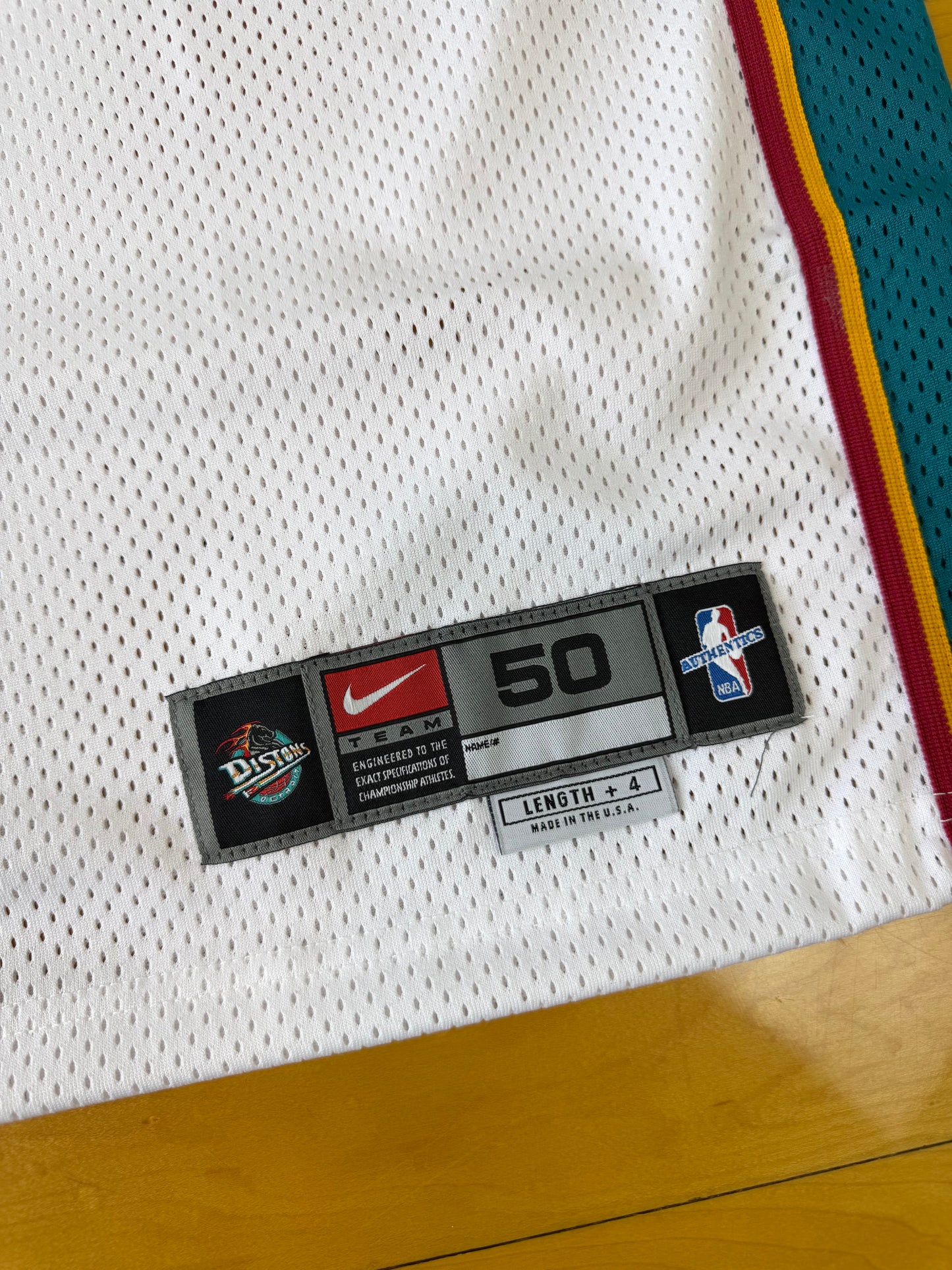 Detroit Pistons Mateen Cleaves 2000-2001 Autographed Team Issued NBA Basketball Jersey (50/XL)