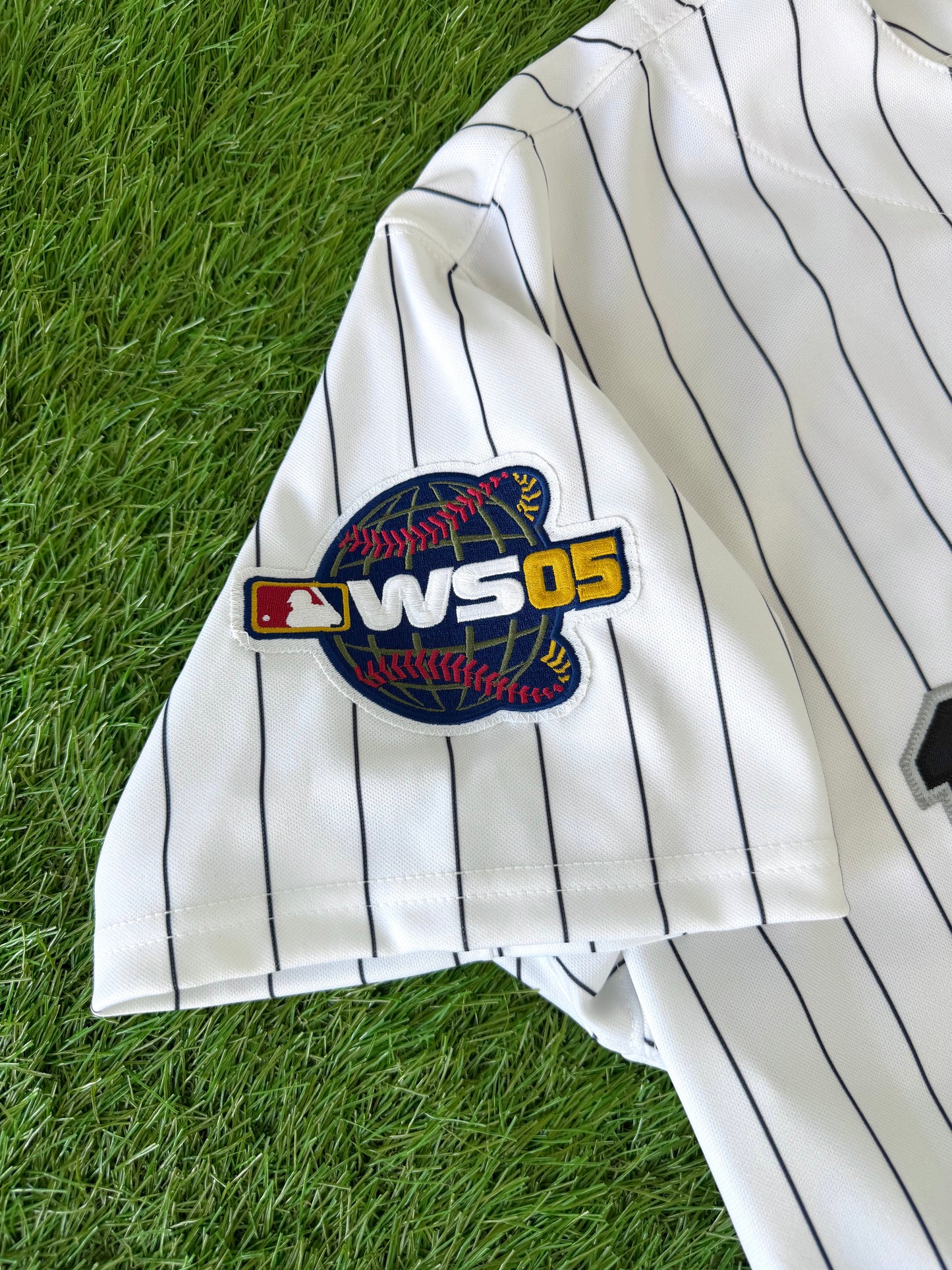 Chicago White Sox Paul Konerko Autographed 2005 World Series MLB Baseball Jersey (48/XL)