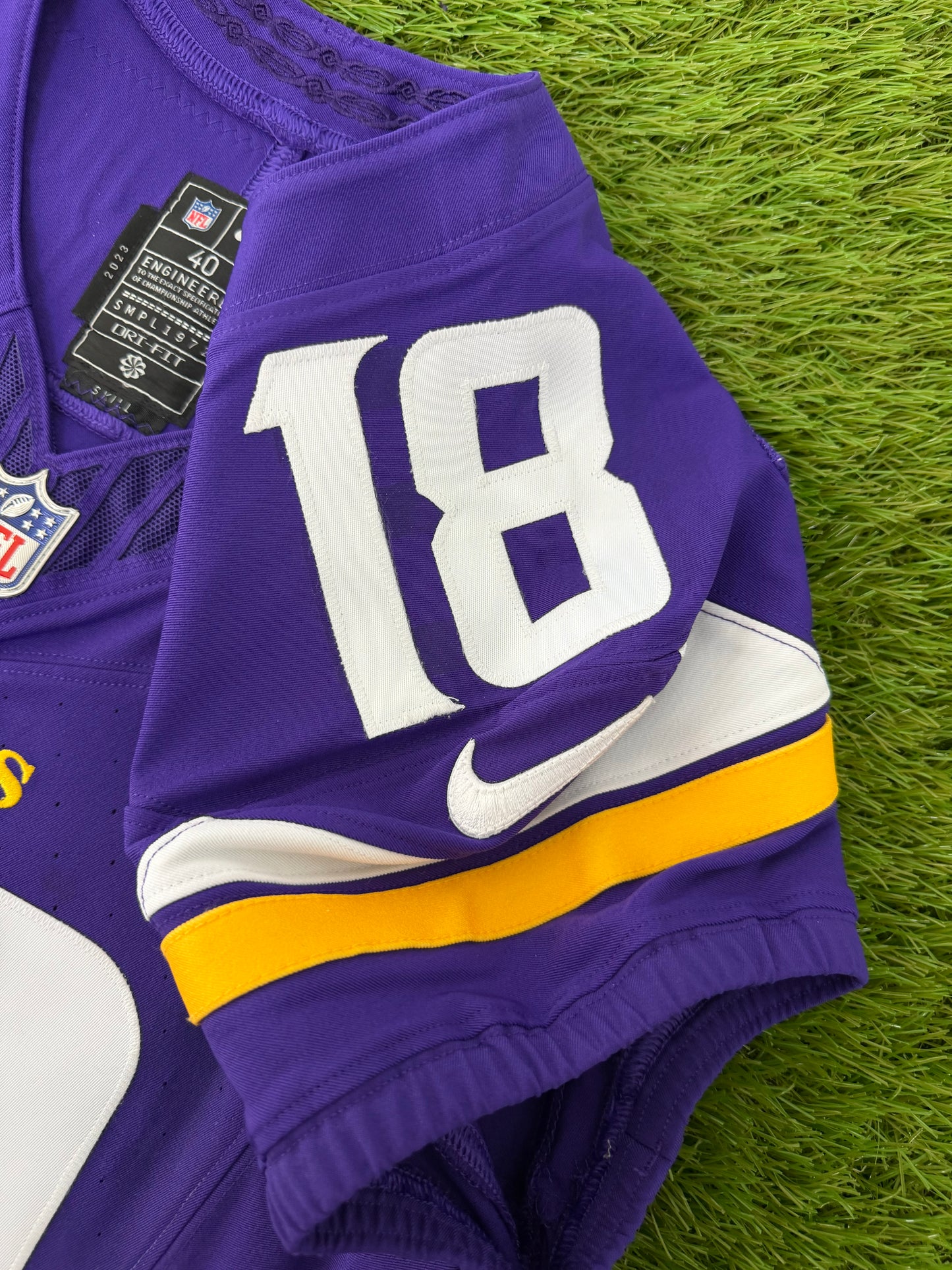 Minnesota Vikings Justin Jefferson 2023 NFL Football Jersey (40/Medium)