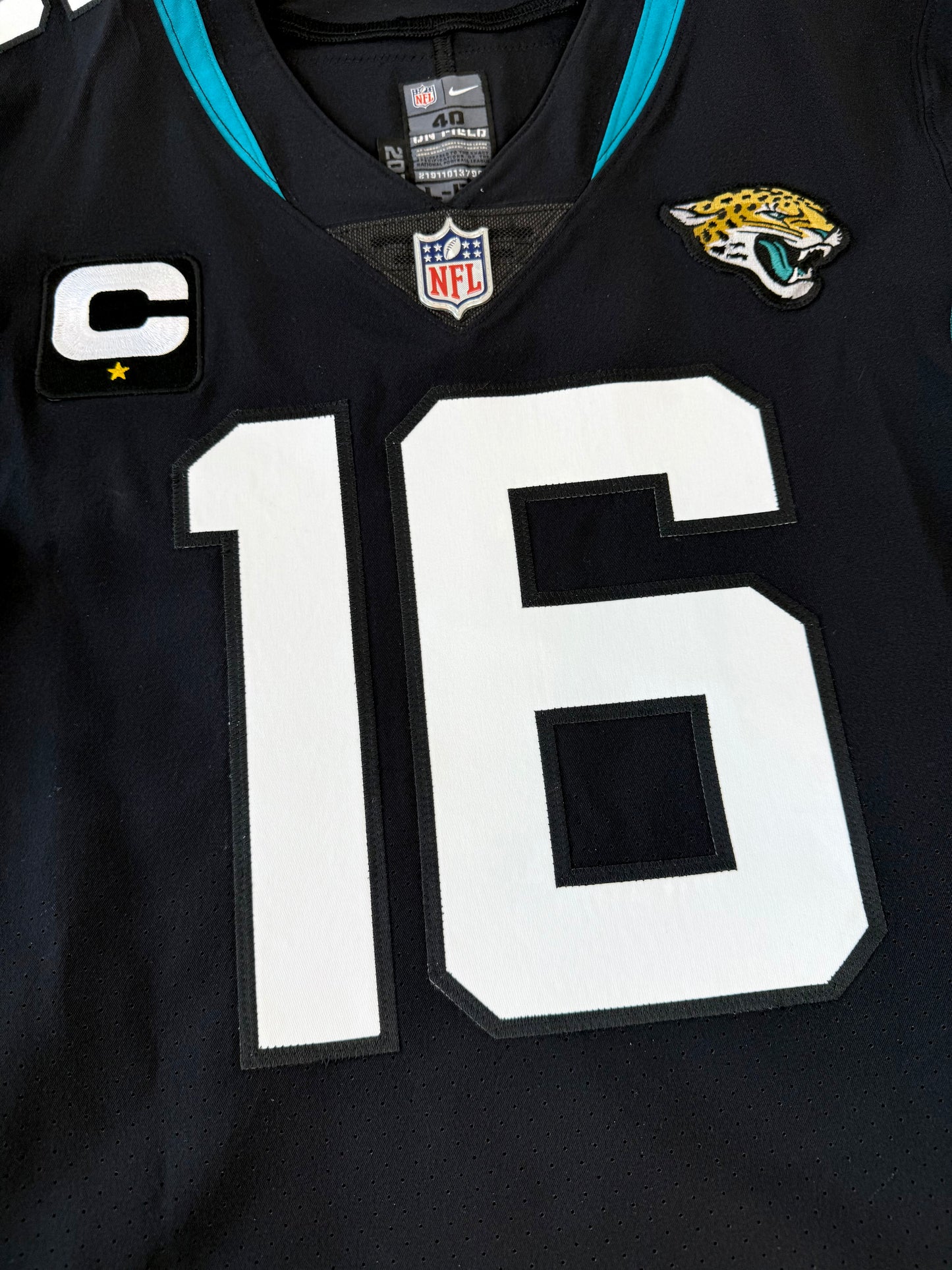 Jacksonville Jaguars Trevor Lawrence 2021 NFL Football Jersey (40/Medium)