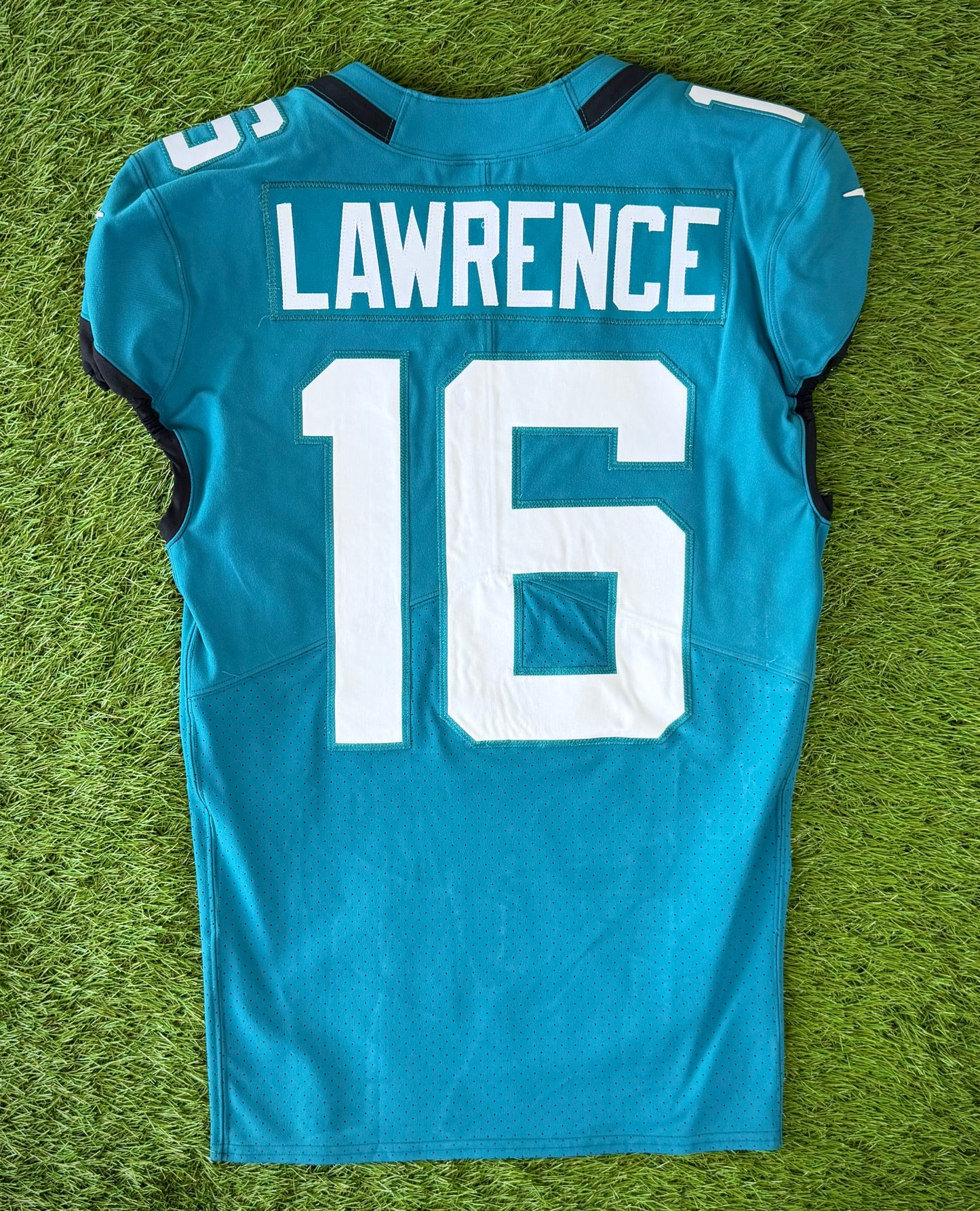 Jacksonville Jaguars Trevor Lawrence 2021 NFL Football Jersey (40/Medium)