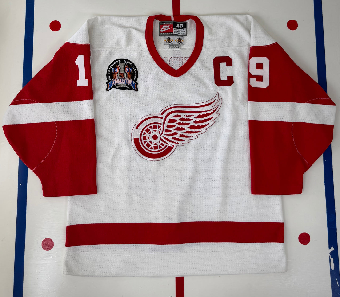 Detroit Red Wings Steve Yzerman 1997 Stanley Cup Finals NHL Hockey Jersey (48/Medium)