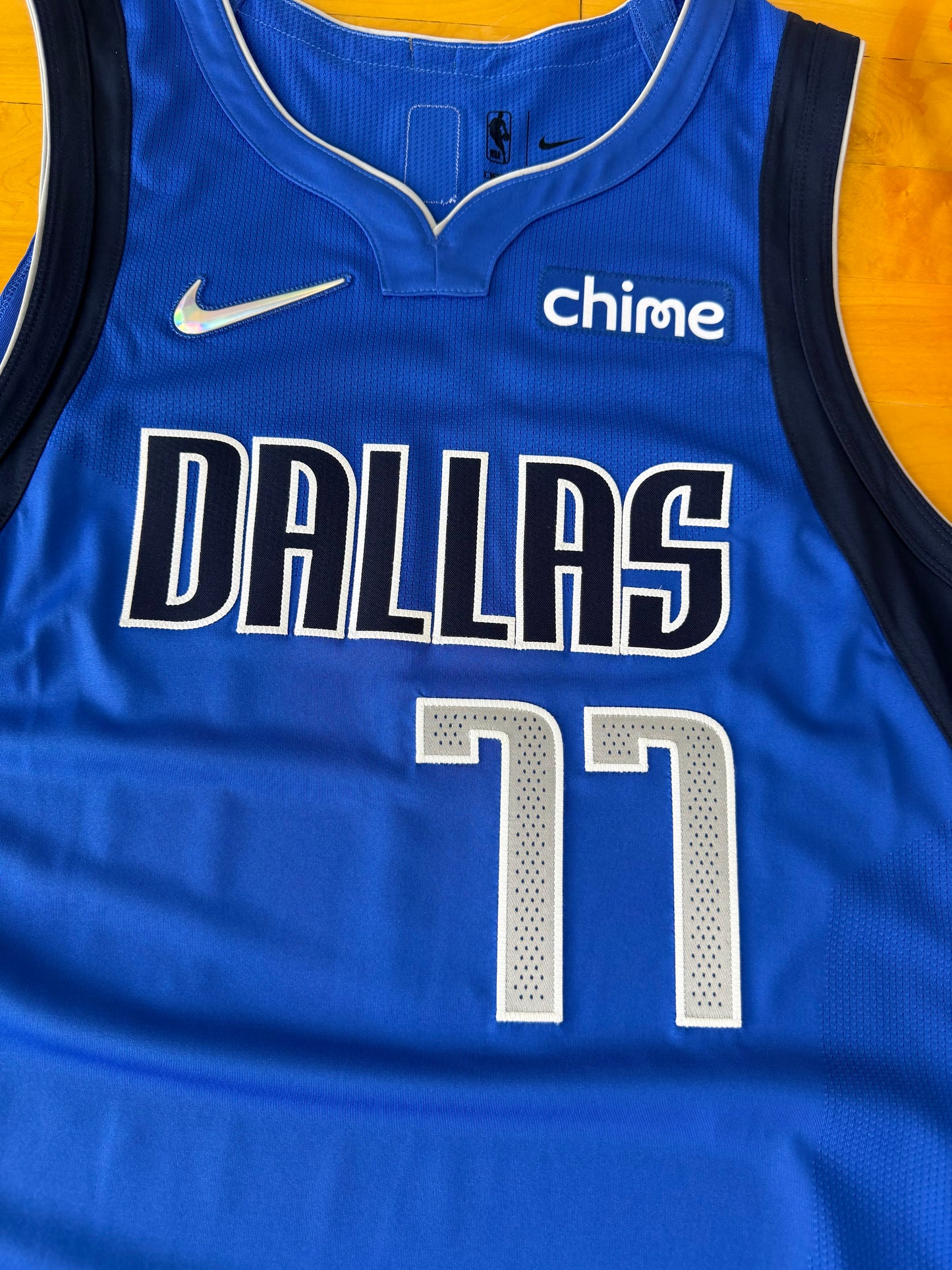 Dallas Mavericks Luka Dončić 2021-2022 Team Issued NBA Basketball Jersey (52/XL)