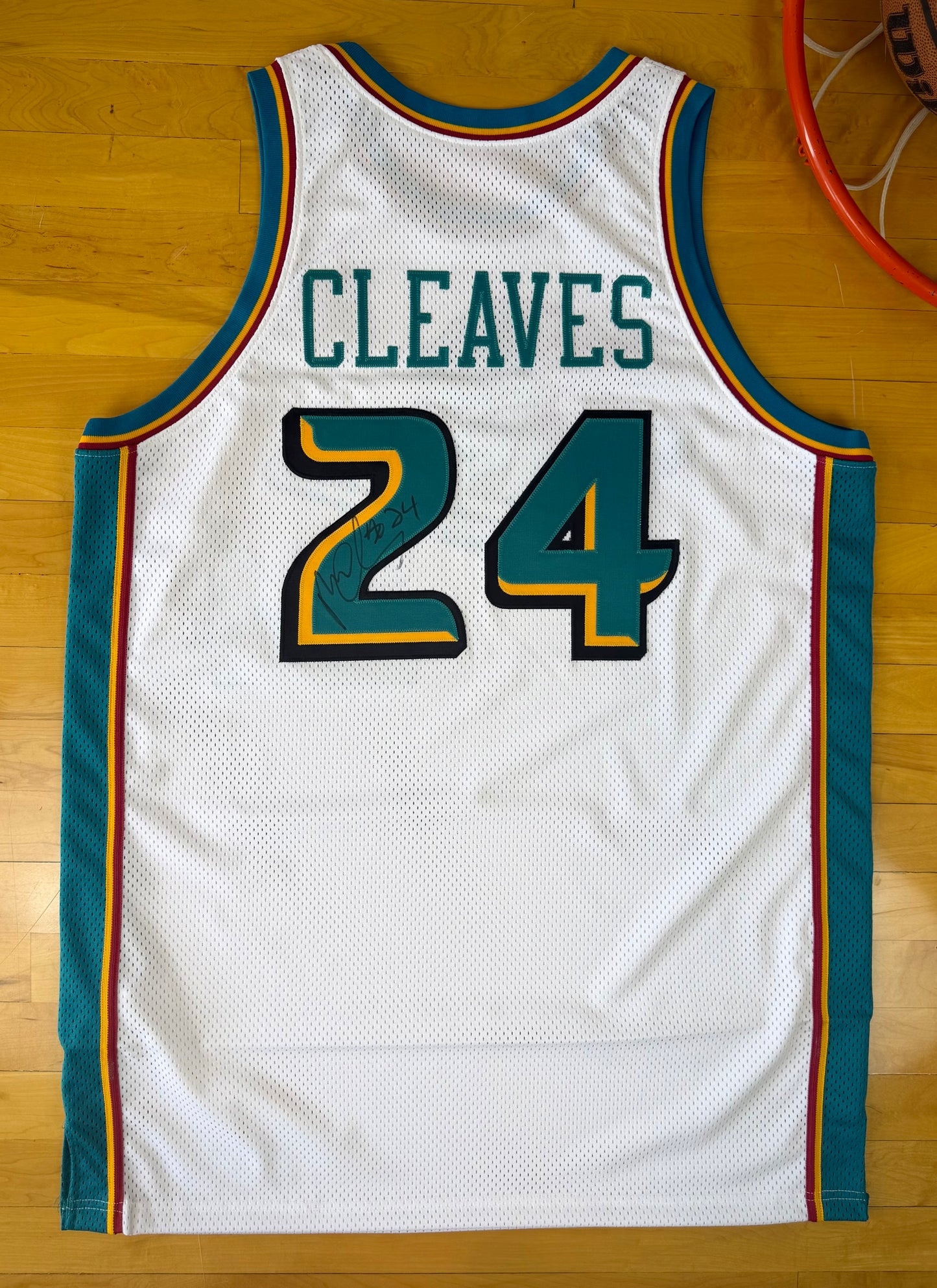 Detroit Pistons Mateen Cleaves 2000-2001 Autographed Team Issued NBA Basketball Jersey (50/XL)