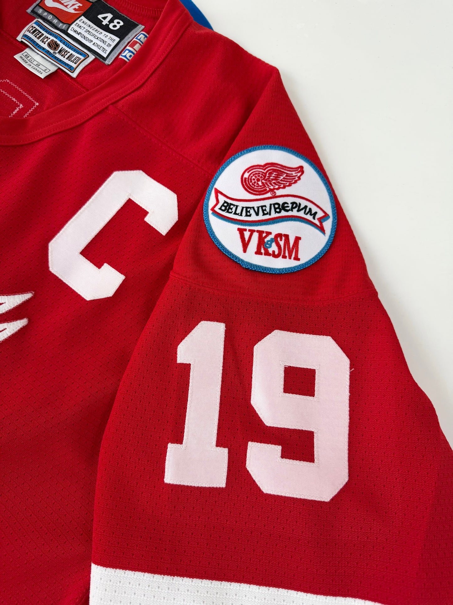 Detroit Red Wings Steve Yzerman 1998 Stanley Cup Finals NHL Hockey Jersey (48/Large)