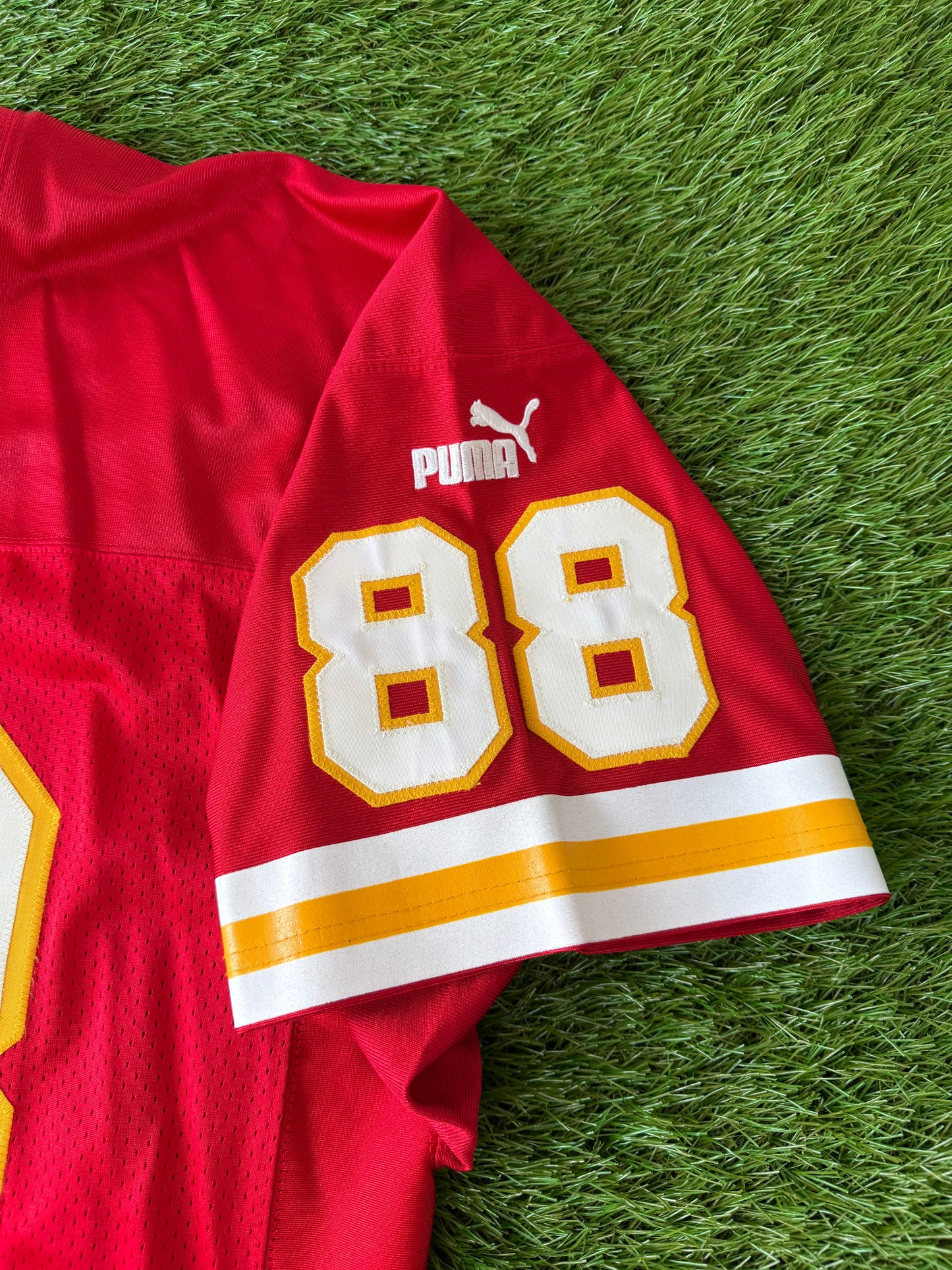Kansas City Chiefs Tony Gonzalez Autographed 2000 NFL Football Jersey (52/XXL)