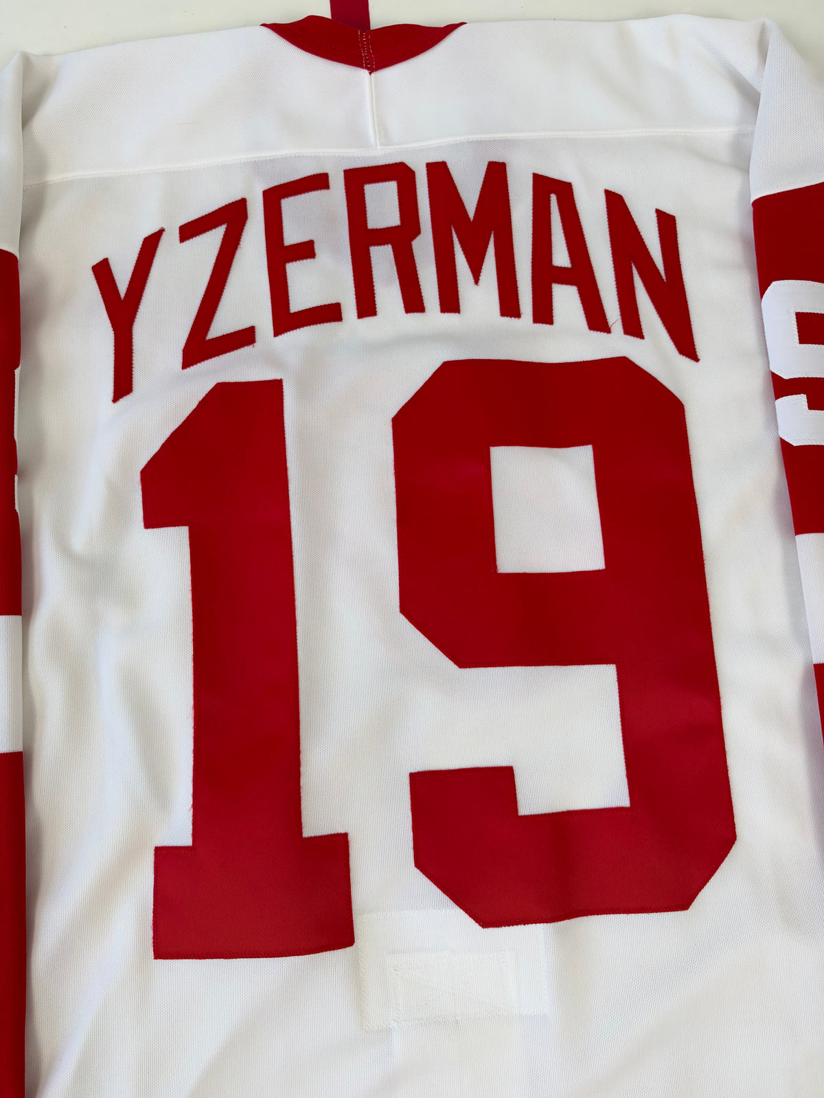 Detroit Red Wings Steve Yzerman 1984-1985 NHL Hockey Jersey (48/Large)