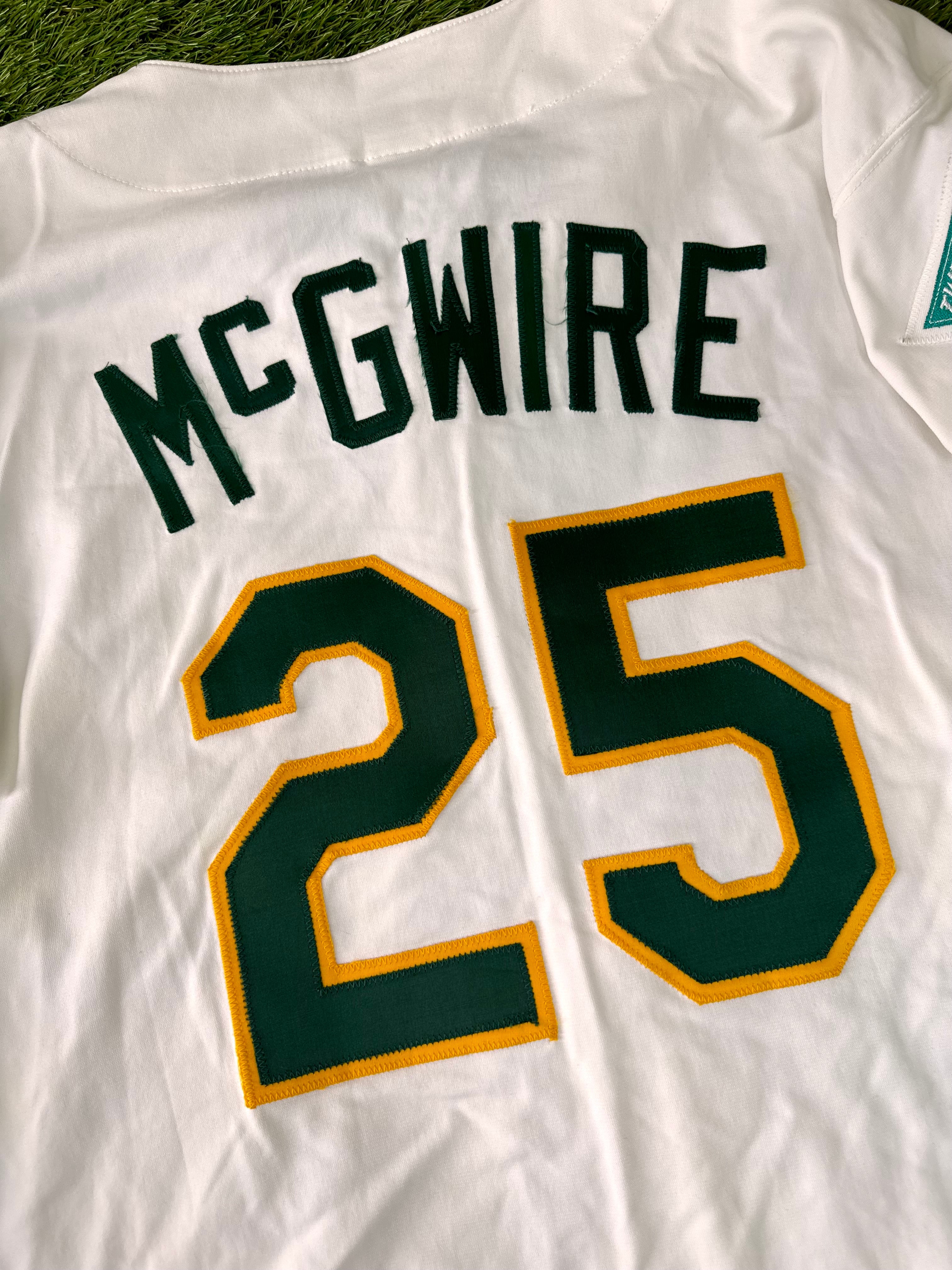 VINTAGE OAKLAND hot A'S MARK MCGWIRE JERSEY XL