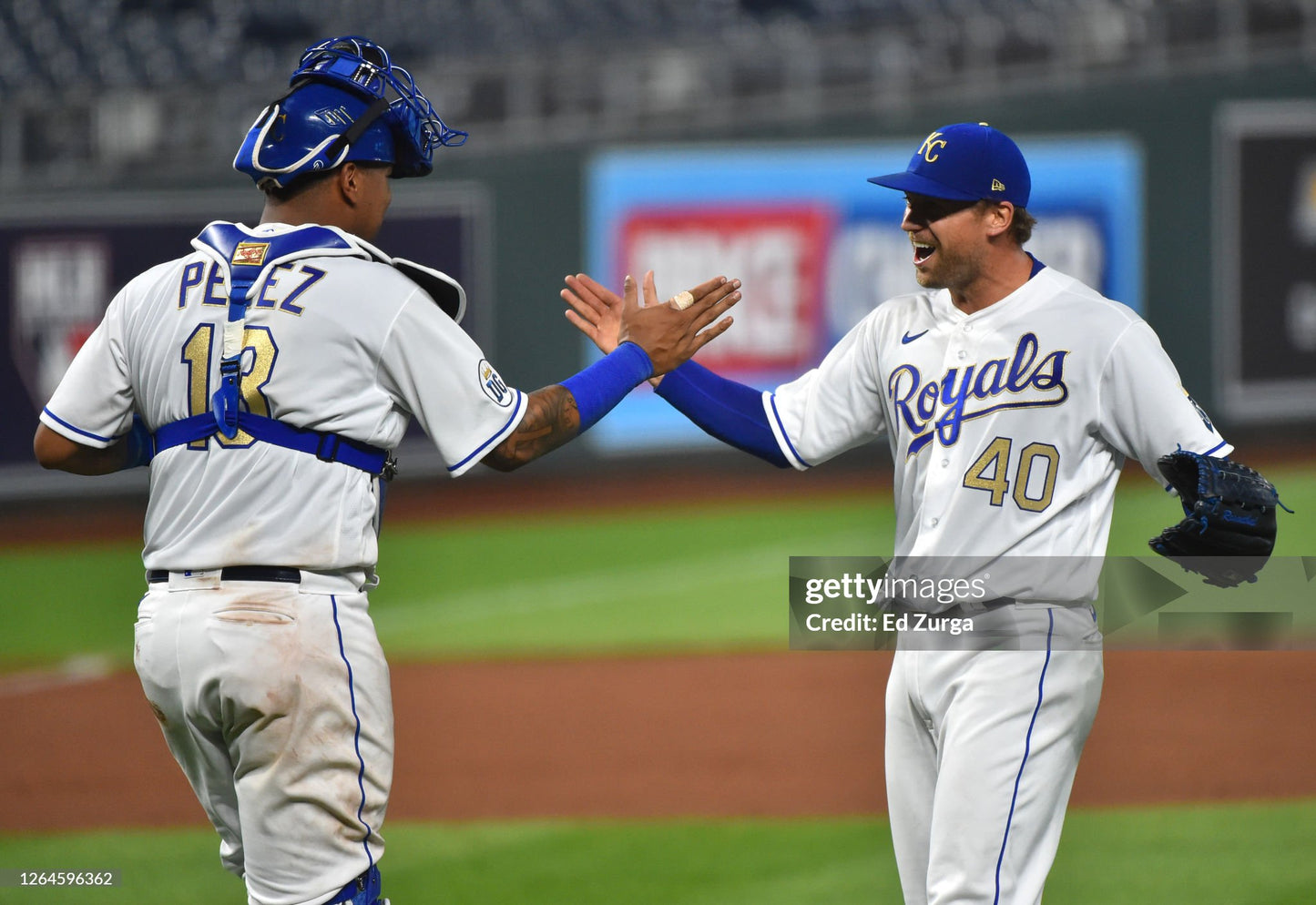 Kansas City Royals 2020 Salvador Perez Gold Trimmed Alternate MLB Baseball Jersey (48/XL)