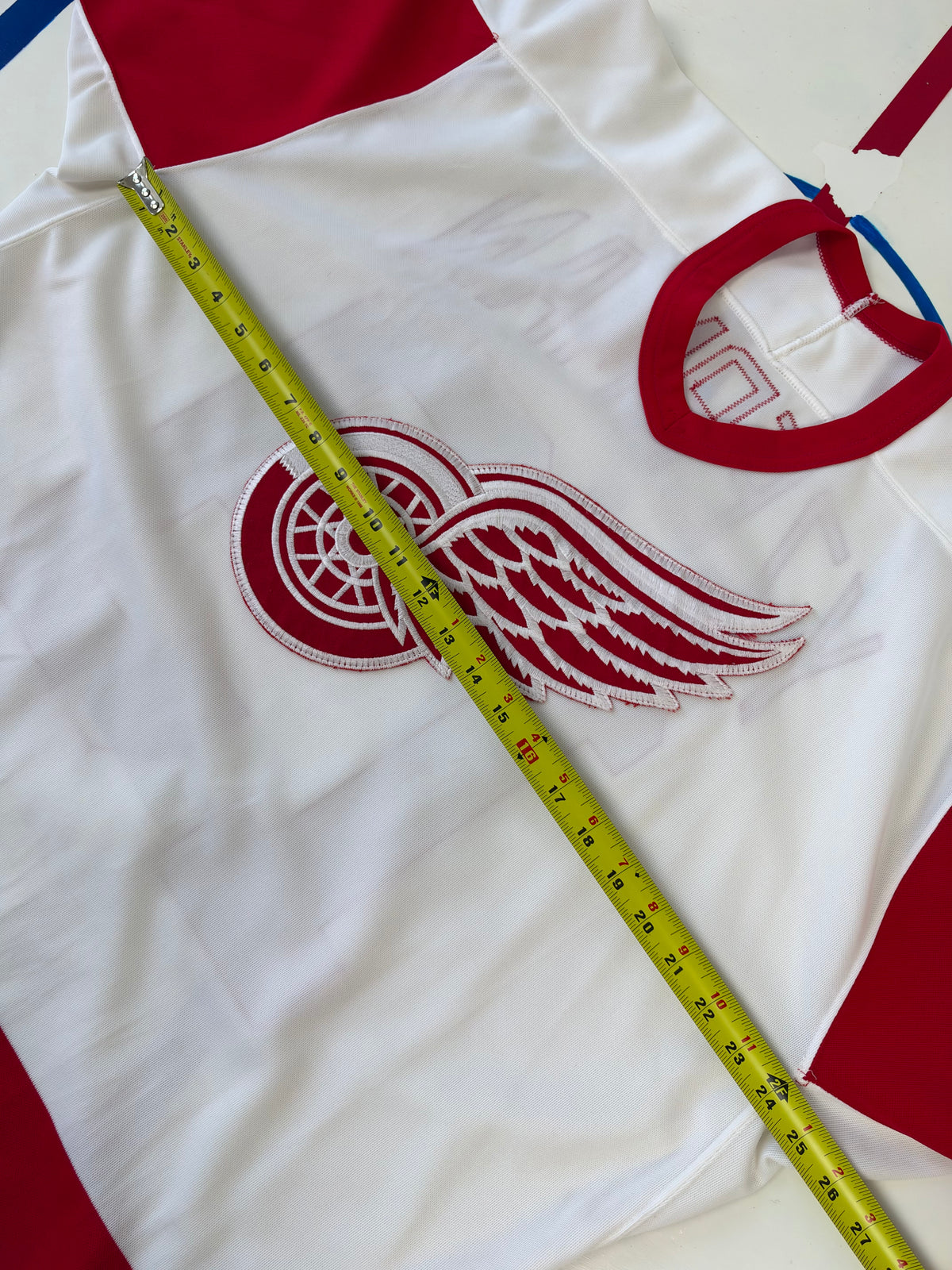 Detroit Red Wings Steve Yzerman 1984-1985 NHL Hockey Jersey (48/Large)