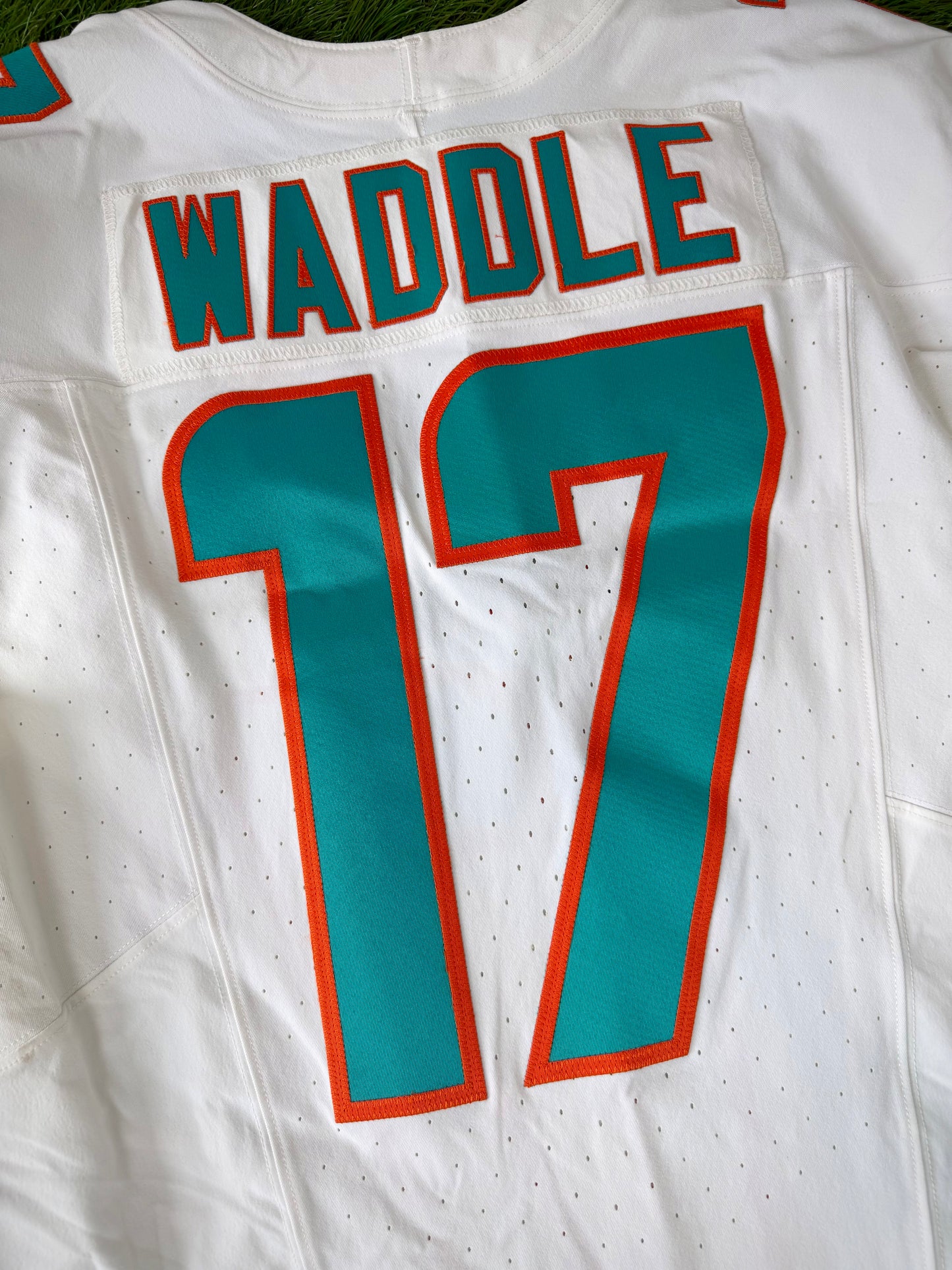 Miami Dolphins Jaylen Waddle 2023-2025 NFL Football Jersey (44/Large)