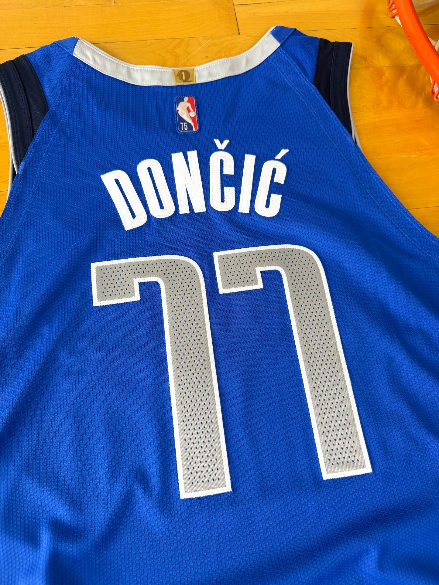 Dallas Mavericks Luka Dončić 2021-2022 Team Issued NBA Basketball Jersey (52/XL)
