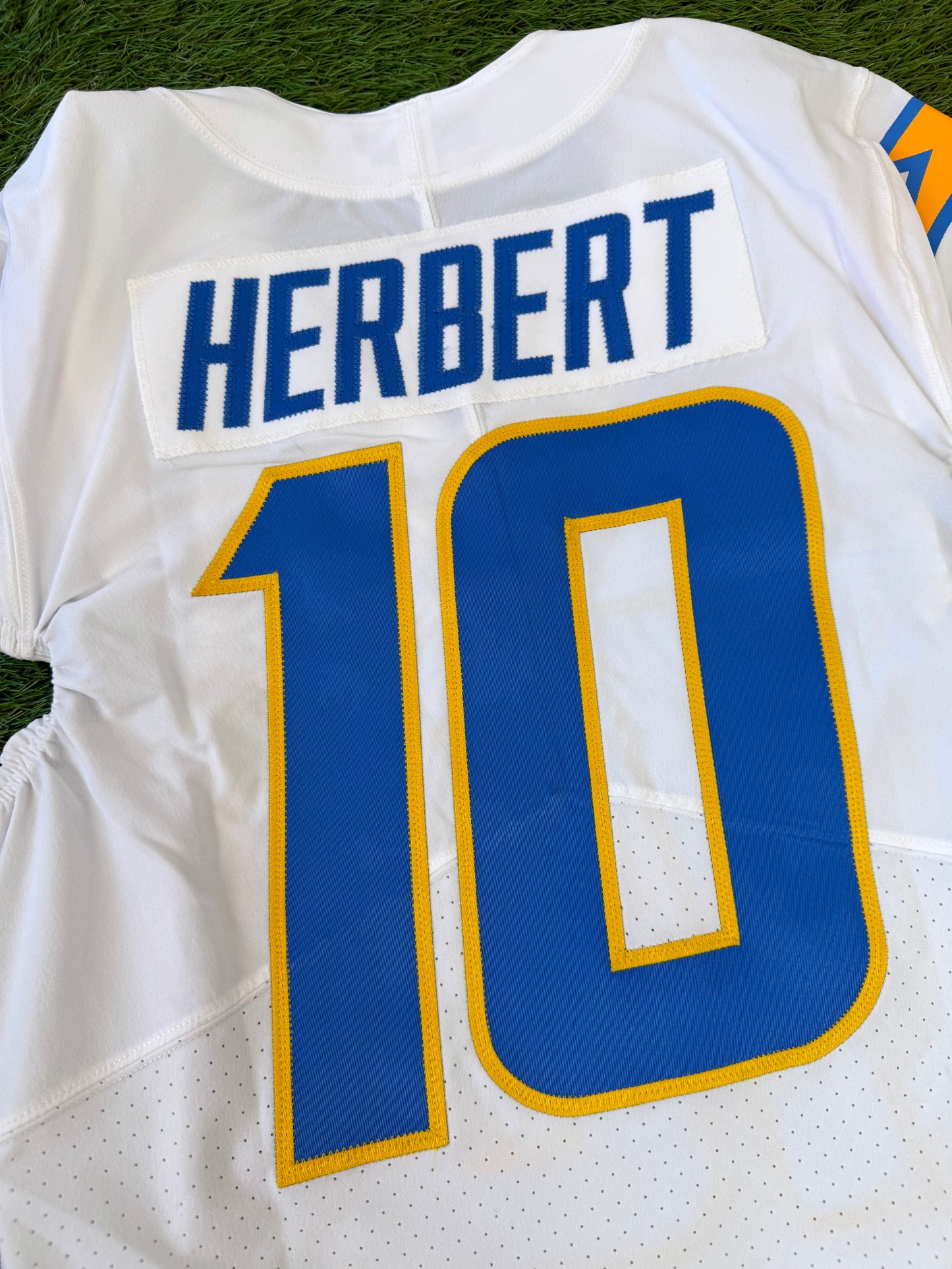 LA Chargers 2022 Justin Herbert NFL Football Jersey (40/Medium)