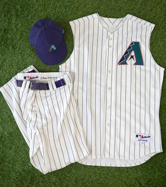 Arizona Diamondbacks 2004 Game Issued MLB Baseball Jersey, Cap, Pants, and Belt (48/XL)