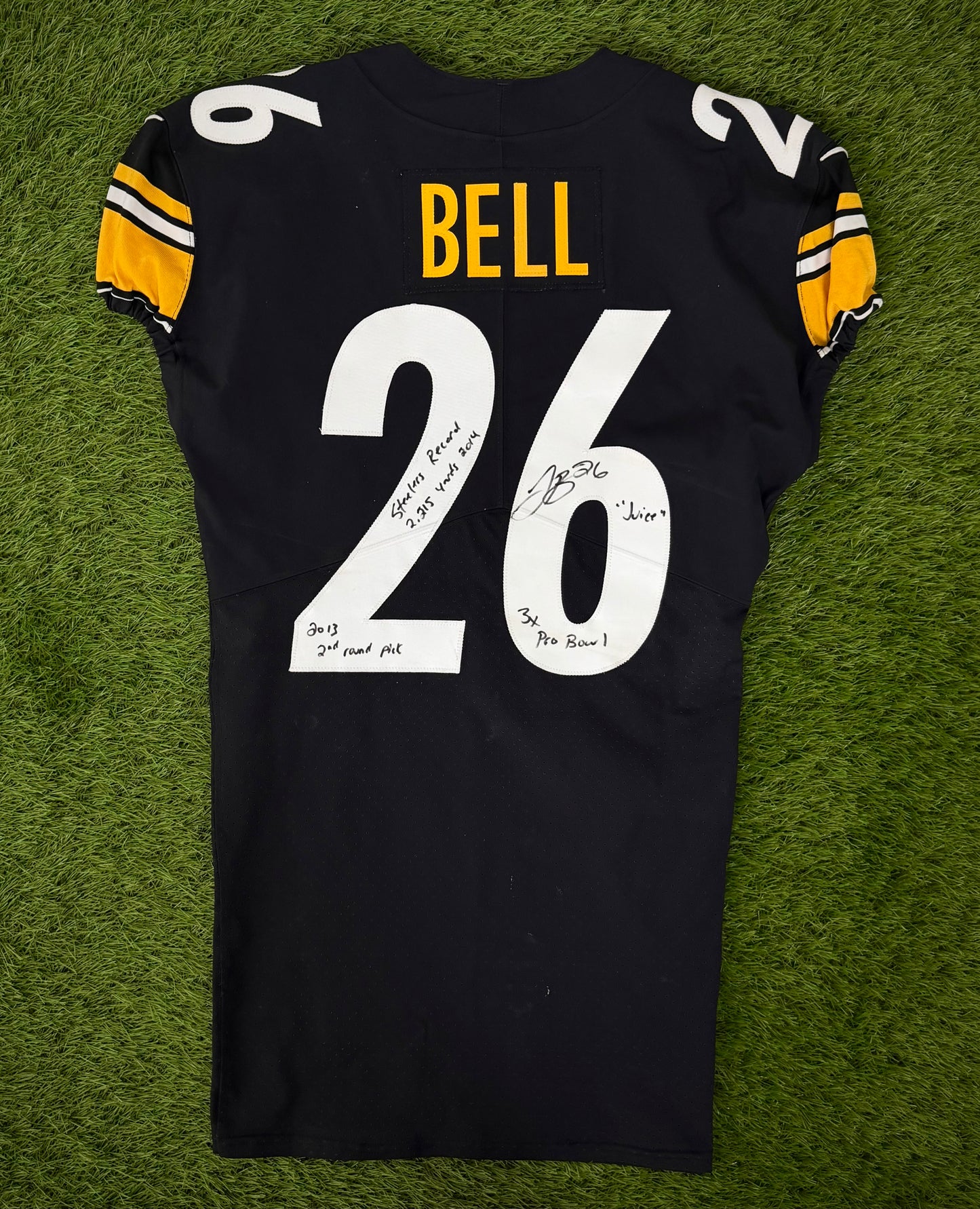 Pittsburgh Steelers Le’Veon Bell Game Issued NFL Football Jersey (46/Large) & Game Used Gloves
