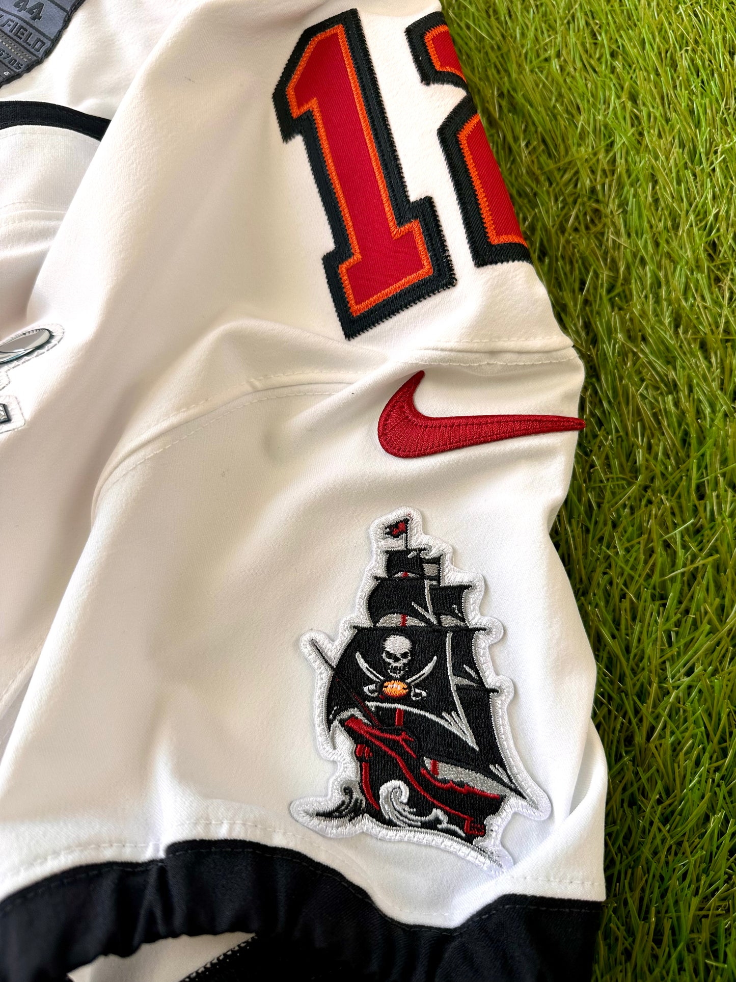 Tampa Bay Buccaneers Tom Brady 2021 Super Bowl LV NFL Football Jersey (44/Large)