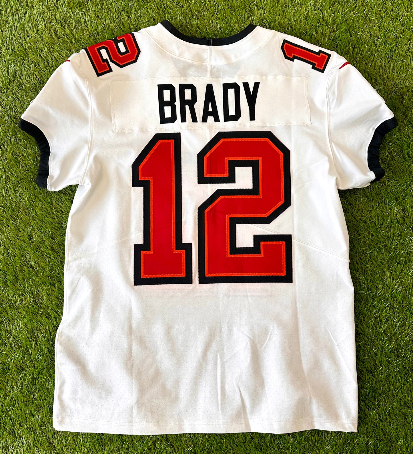 Tampa Bay Buccaneers Tom Brady 2021 Super Bowl LV NFL Football Jersey (44/Large)
