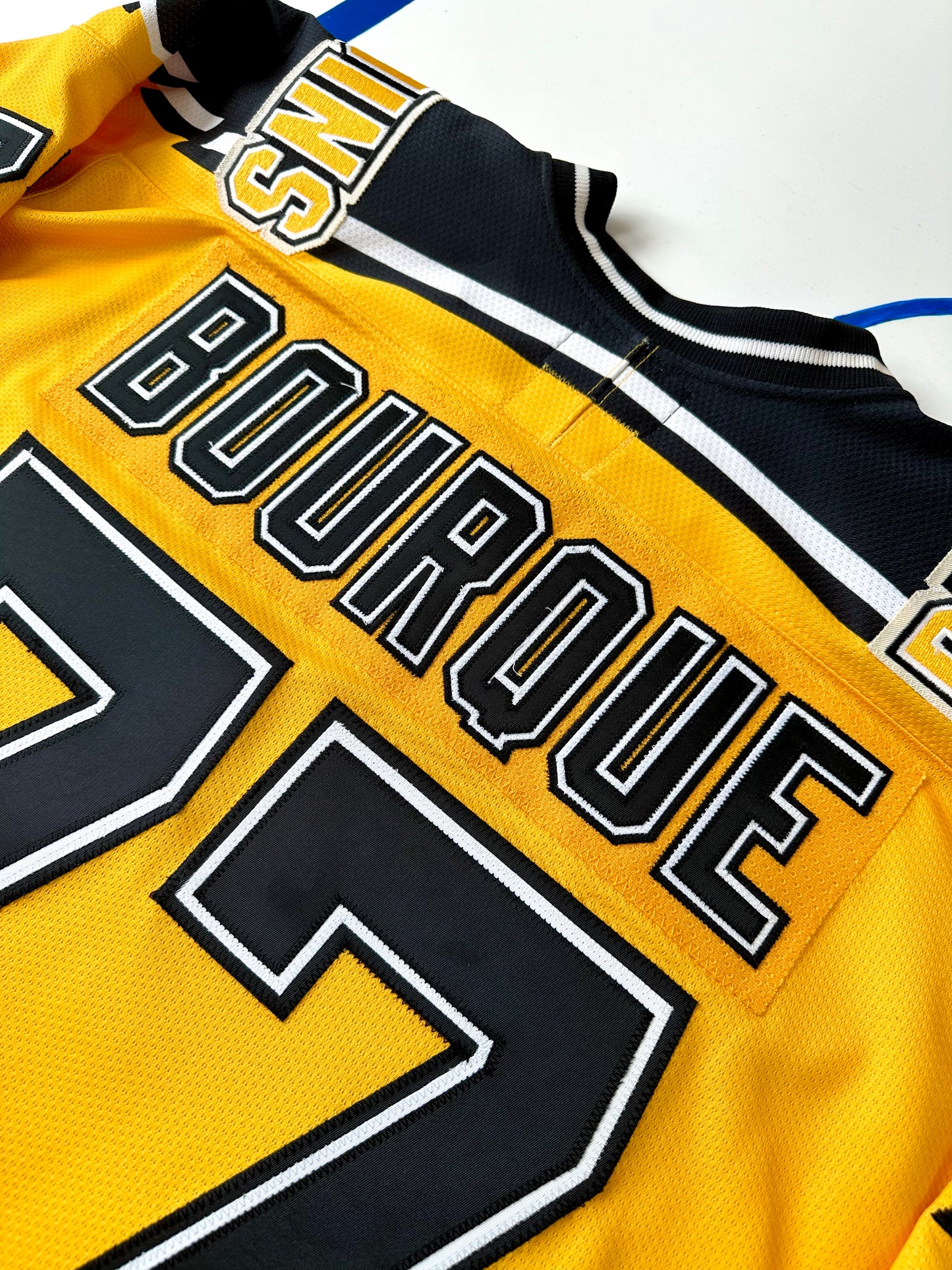 Boston Bruins 1998-1999 Ray Bourque “Pooh Bear” NHL Hockey Jersey (48/Large)