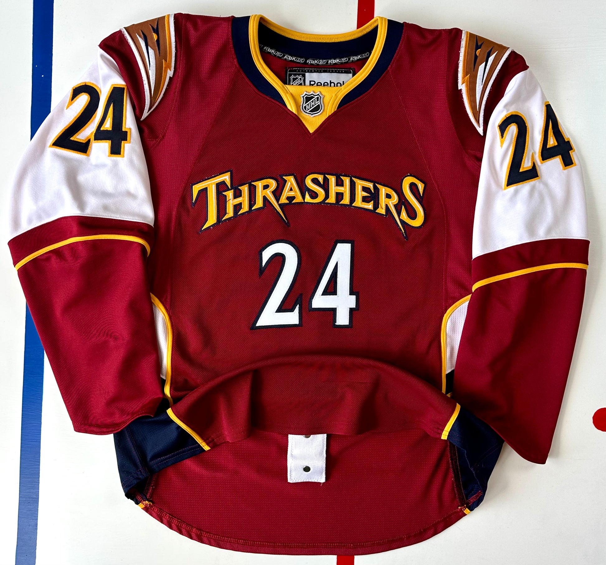 Atlanta thrashers jersey medium hotsell