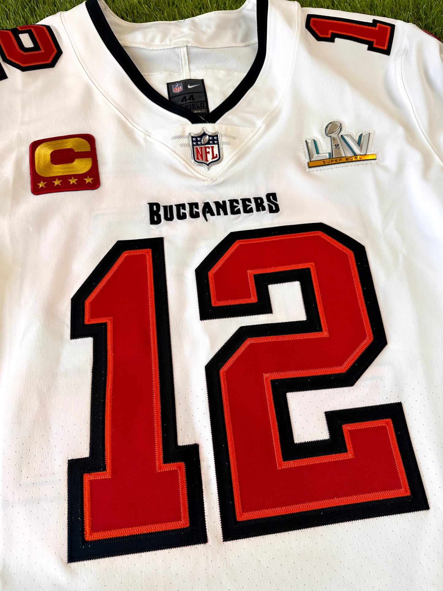 Tampa Bay Buccaneers Tom Brady 2021 Super Bowl LV NFL Football Jersey (44/Large)