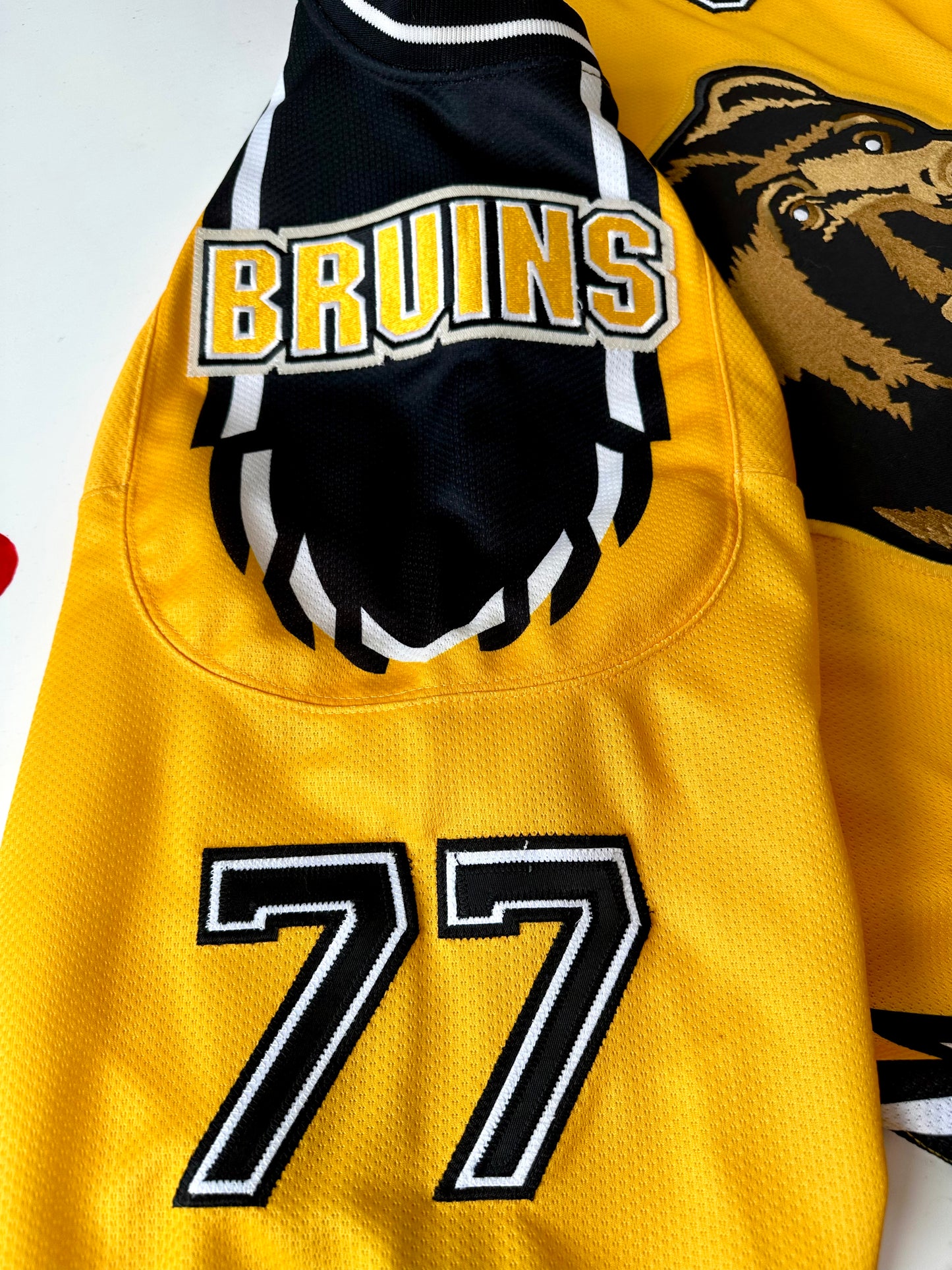 Boston Bruins 1998-1999 Ray Bourque “Pooh Bear” NHL Hockey Jersey (48/Large)