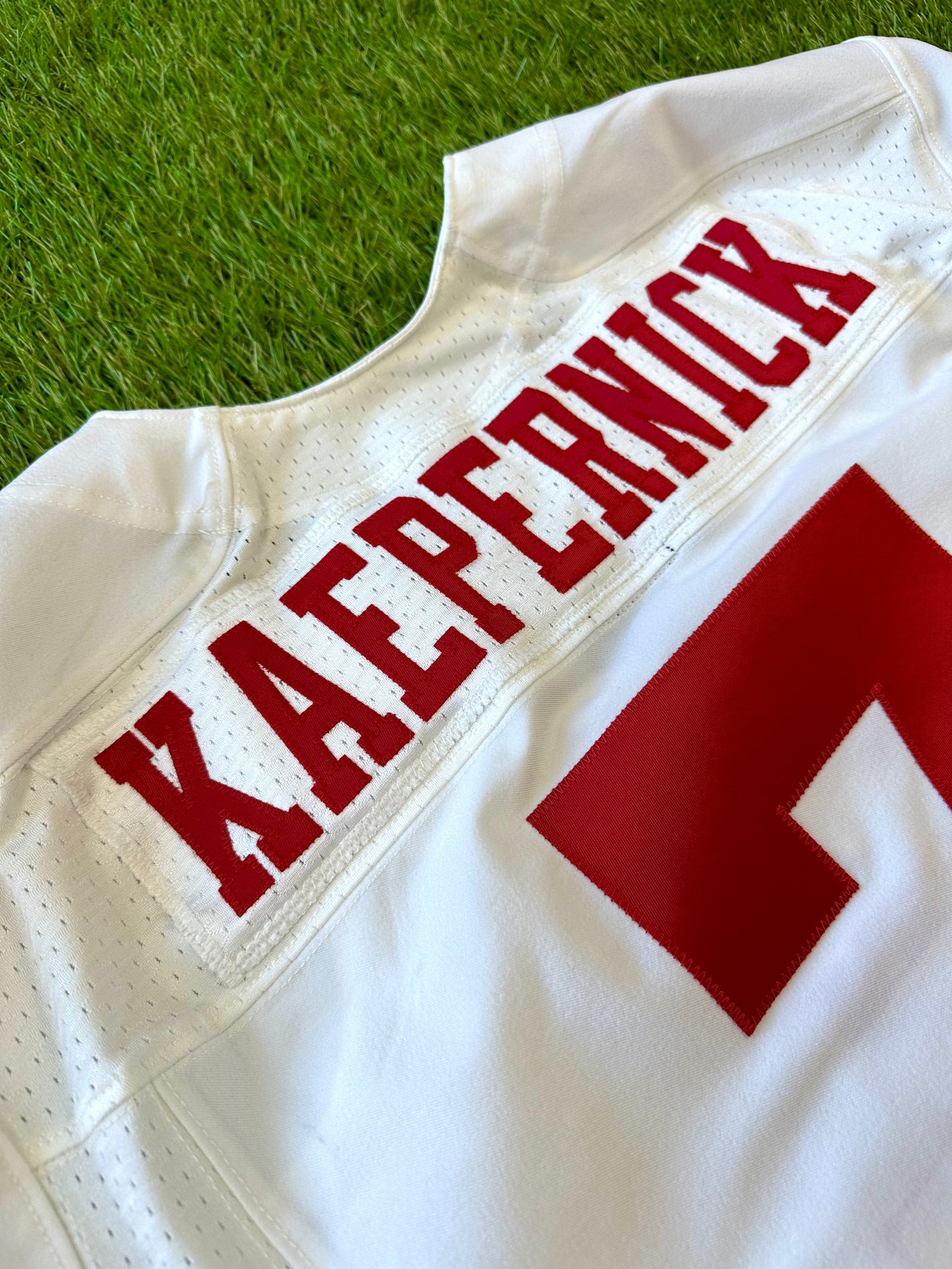 San Francisco 49ers 2015 Colin Kaepernick NFL Football Jersey (40/Small)